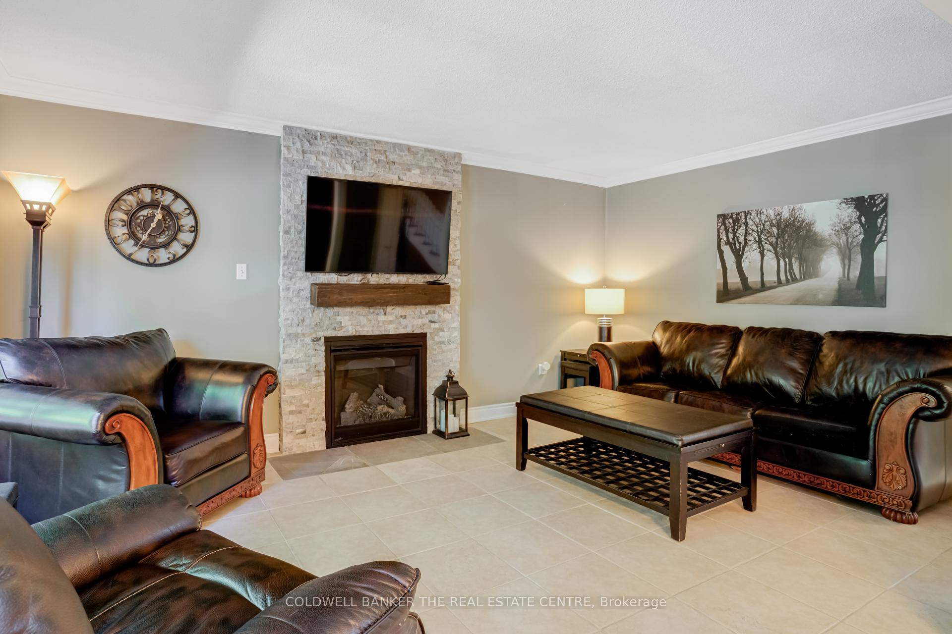 Photo 15 of 129 Foxtail Ridge, Newmarket, Armitage — HOMEH