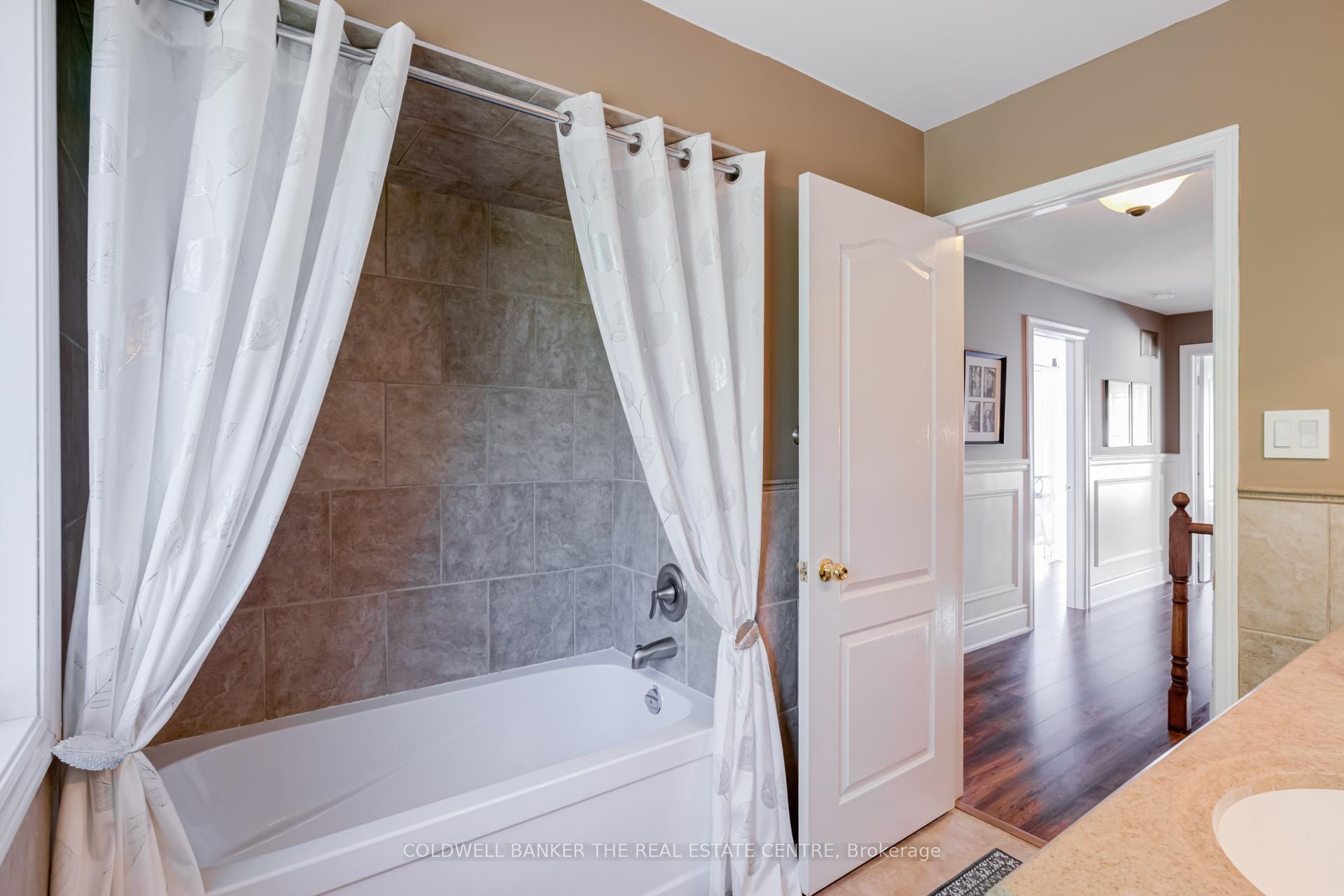 Photo 44 of 129 Foxtail Ridge, Newmarket, Armitage — HOMEH