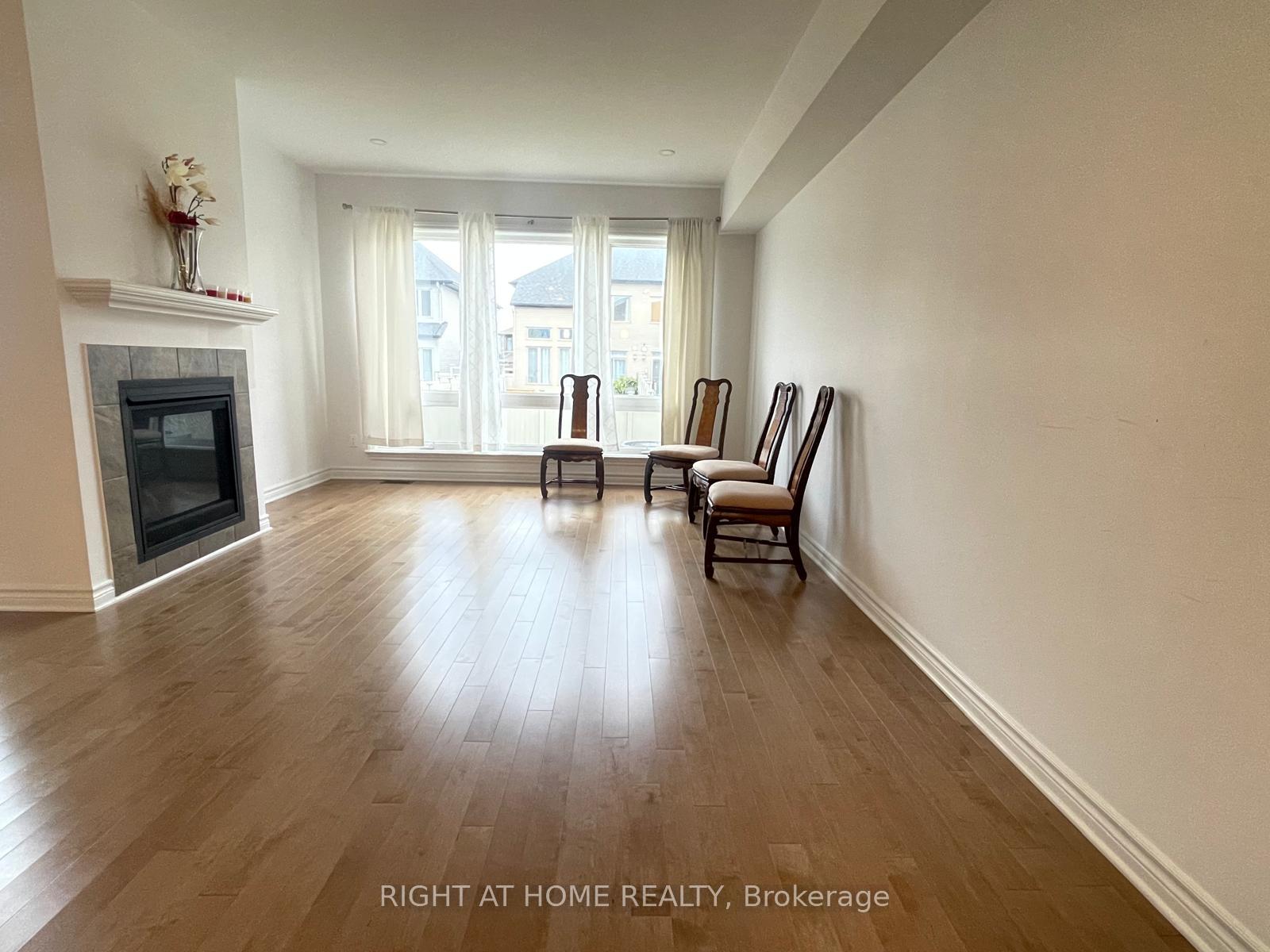 Photo 3 of 405 Cornice Street, Ottawa, Mer Bleue/Bradley Estates/Anderson Park — HOMEH