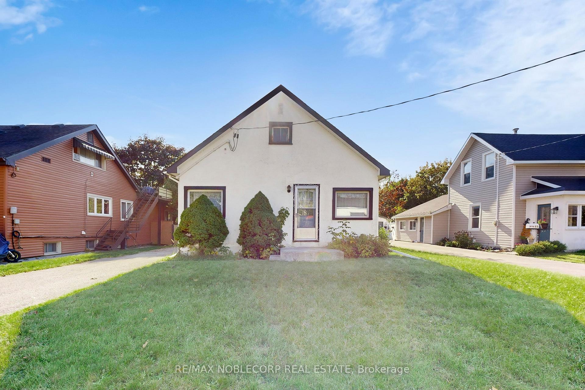 Photo 2 of 51 Simcoe Street, Orillia — HOMEH