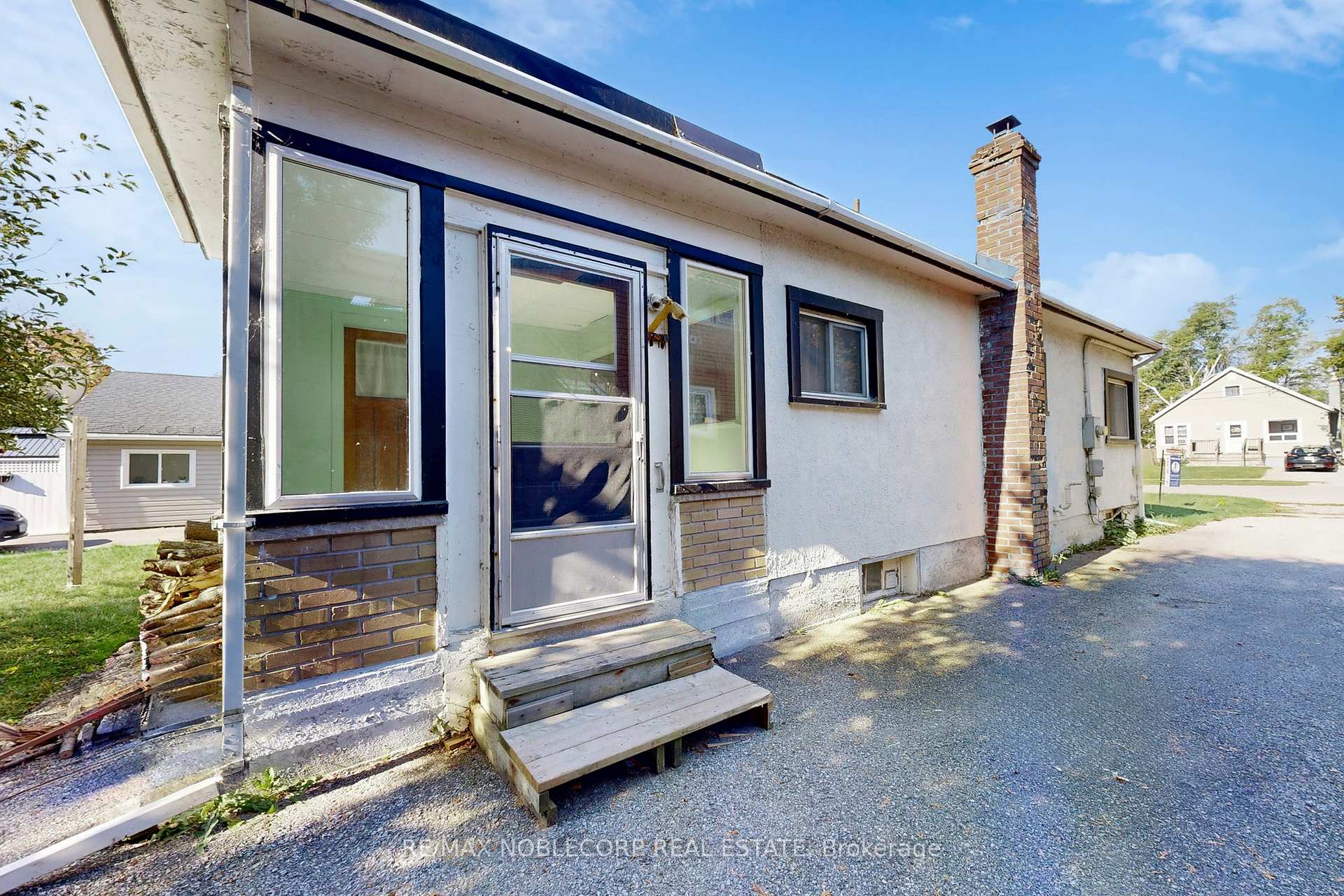 Photo 5 of 51 Simcoe Street, Orillia — HOMEH