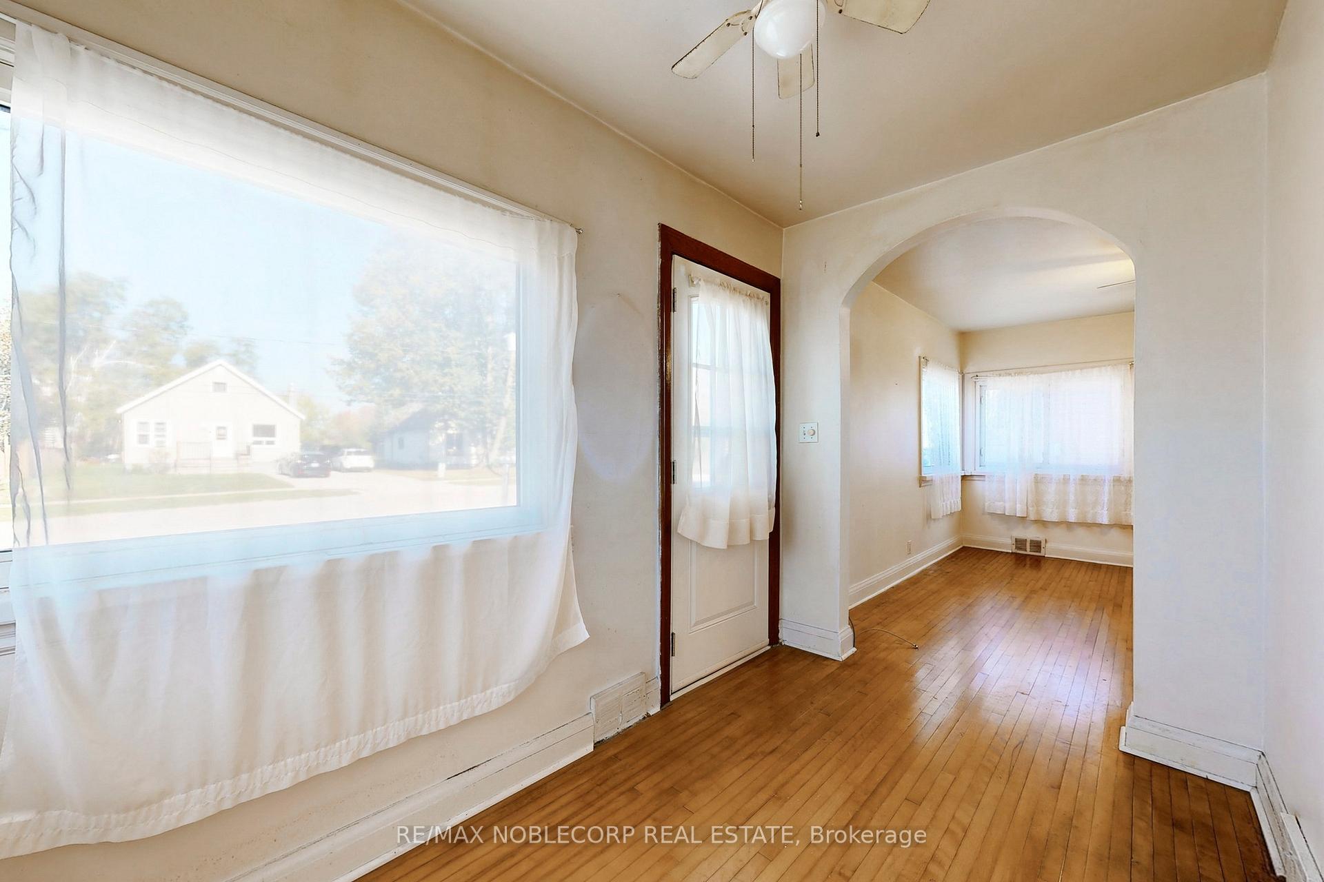 Photo 8 of 51 Simcoe Street, Orillia — HOMEH