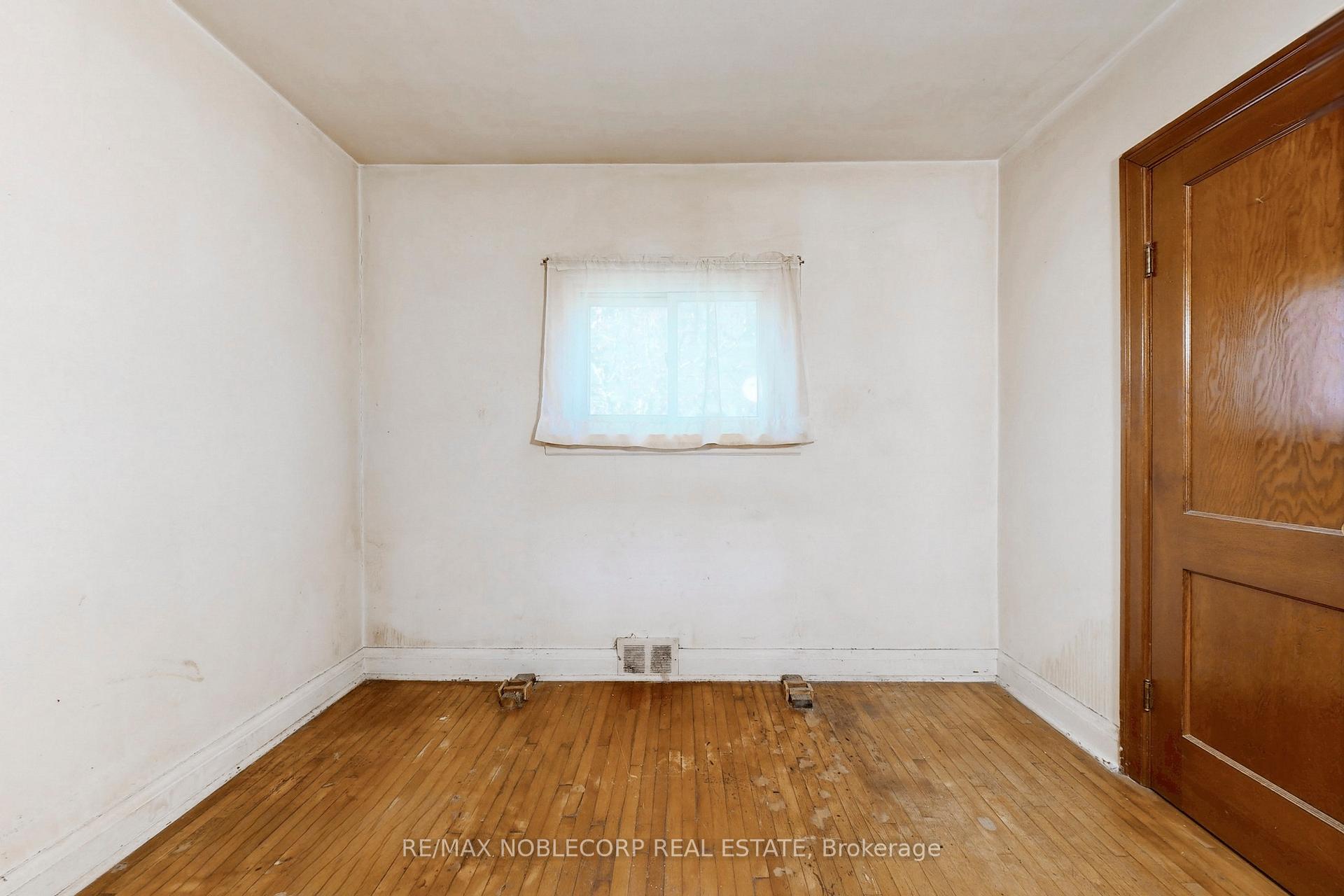 Photo 37 of 51 Simcoe Street, Orillia — HOMEH