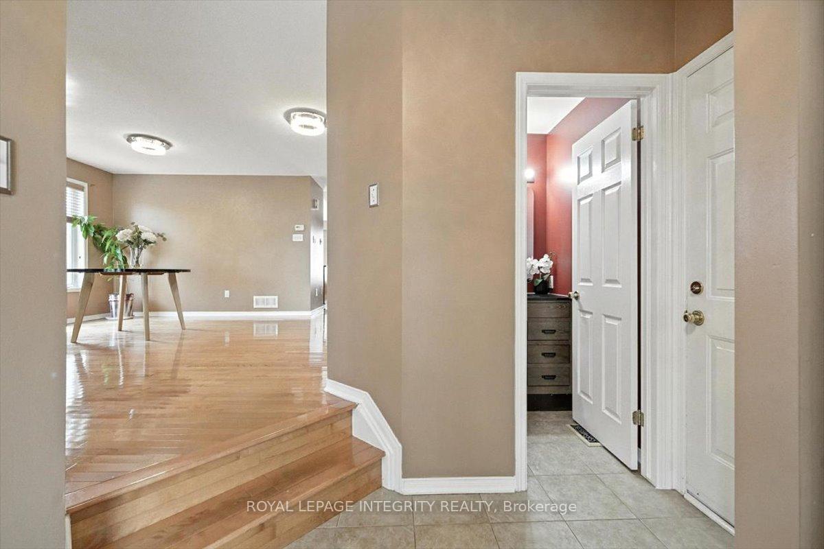 Photo 3 of 636 Aquaview Drive, Ottawa, Avalon East — HOMEH
