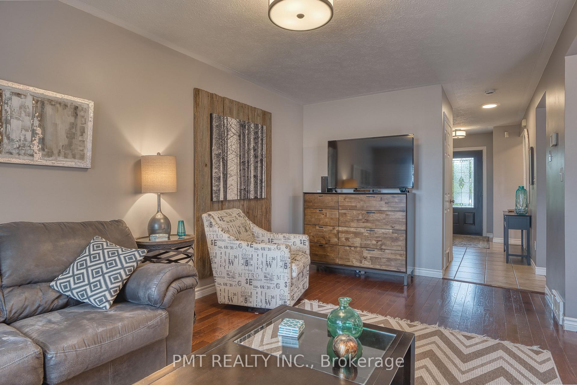 Photo 5 of 782 Kincaid Street, North Perth, Listowel — HOMEH