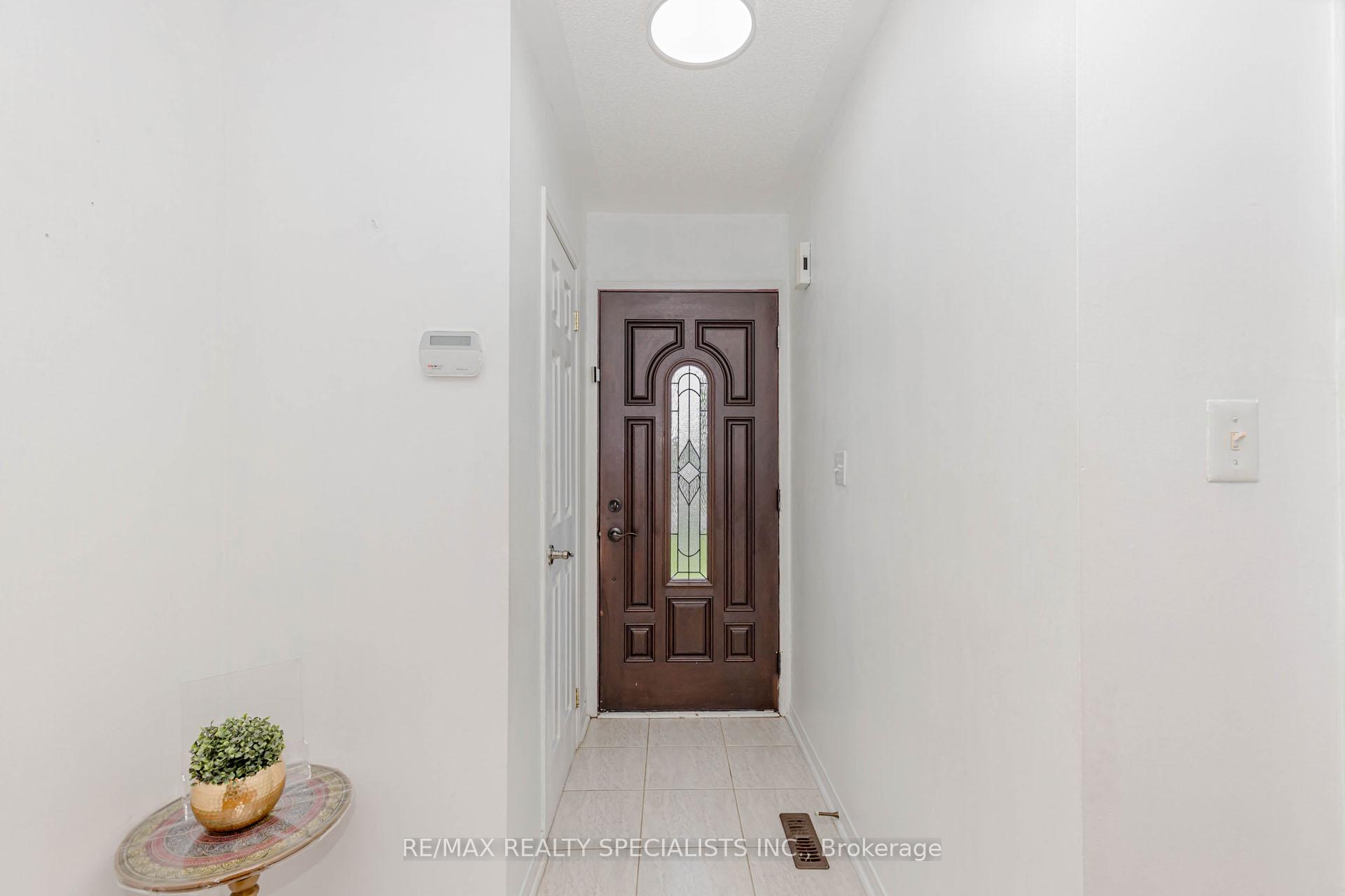 Photo 9 of 1242 Mowat Lane, Milton, Dempsey — HOMEH