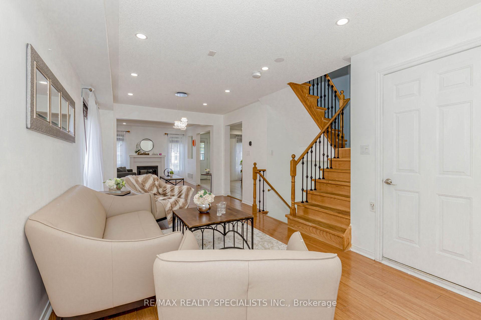 Photo 4 of 1242 Mowat Lane, Milton, Dempsey — HOMEH