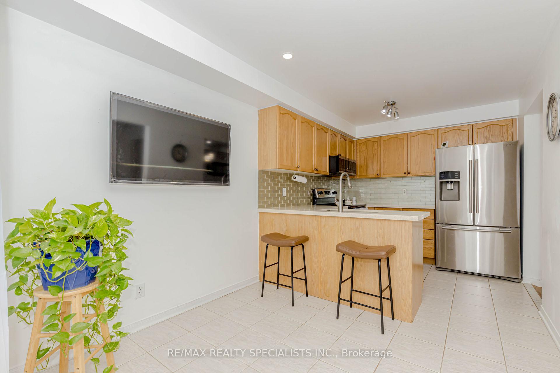 Photo 12 of 1242 Mowat Lane, Milton, Dempsey — HOMEH