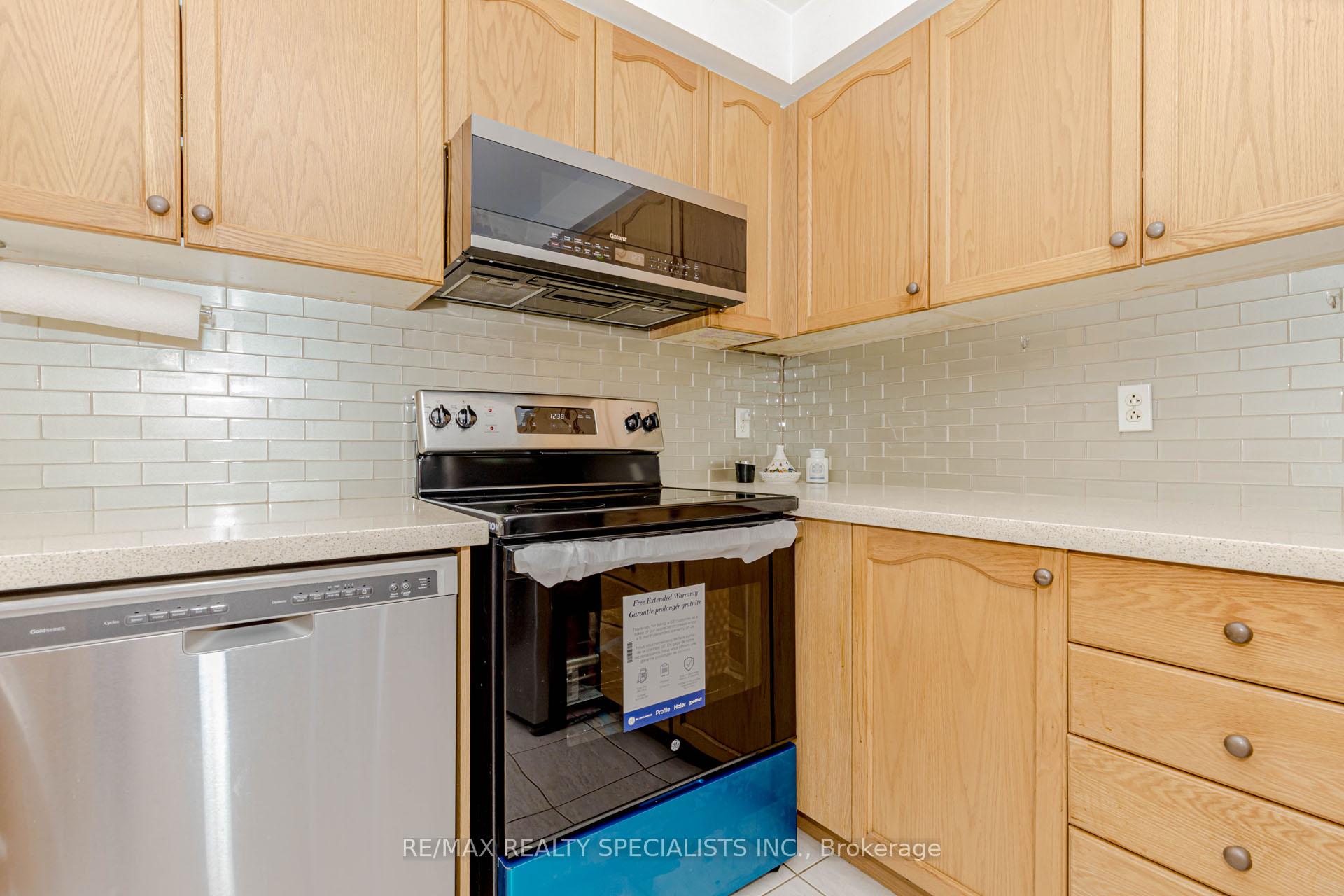 Photo 15 of 1242 Mowat Lane, Milton, Dempsey — HOMEH