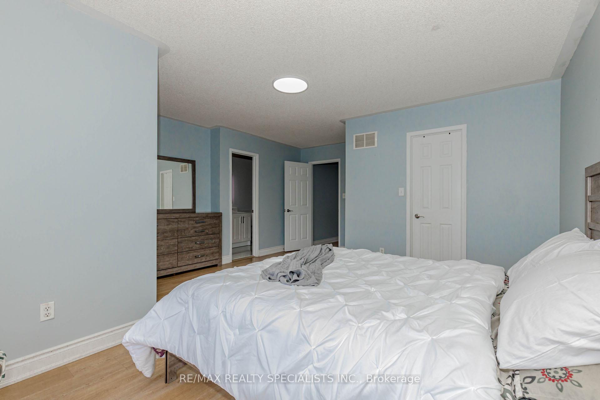 Photo 10 of 1242 Mowat Lane, Milton, Dempsey — HOMEH