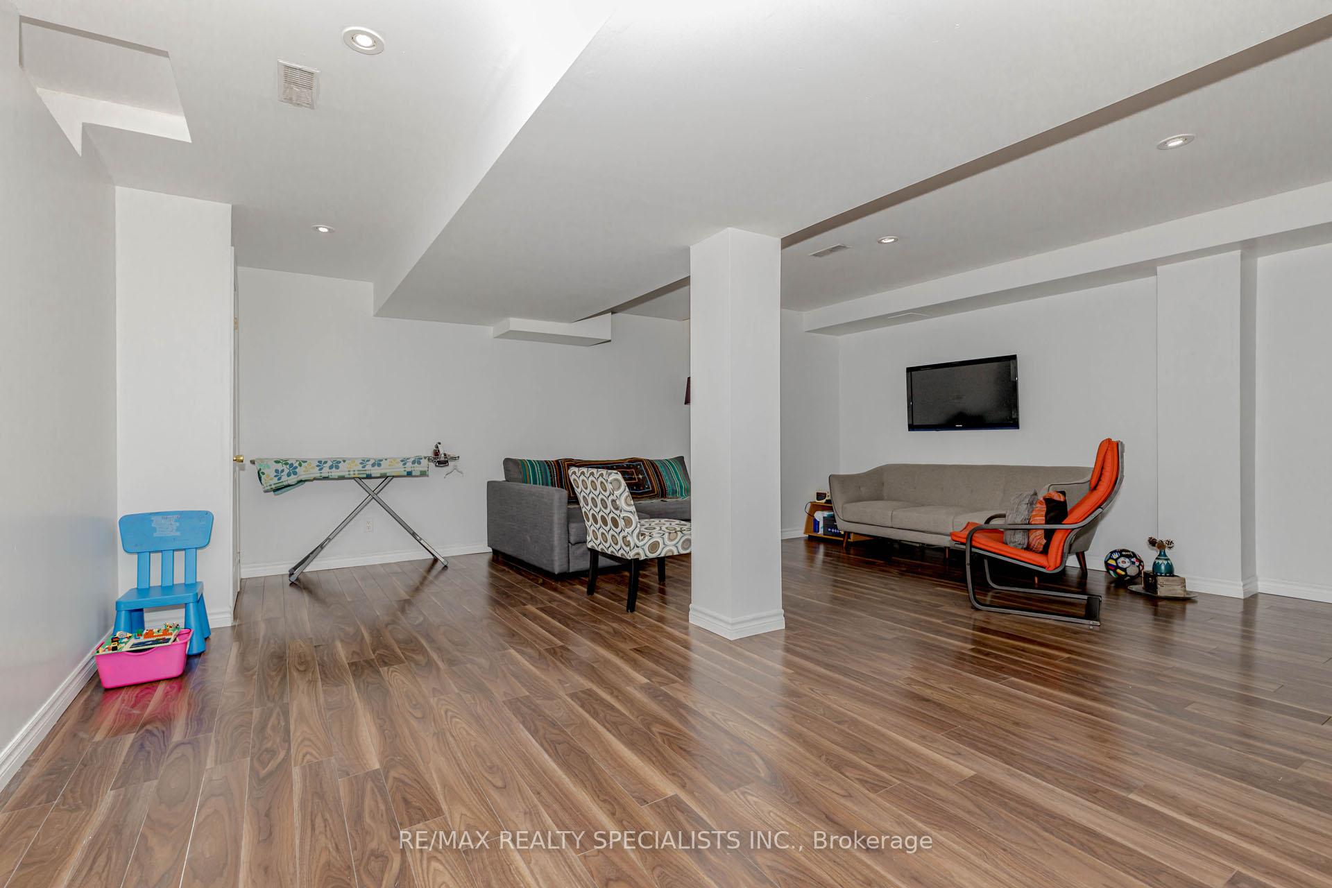 Photo 19 of 1242 Mowat Lane, Milton, Dempsey — HOMEH