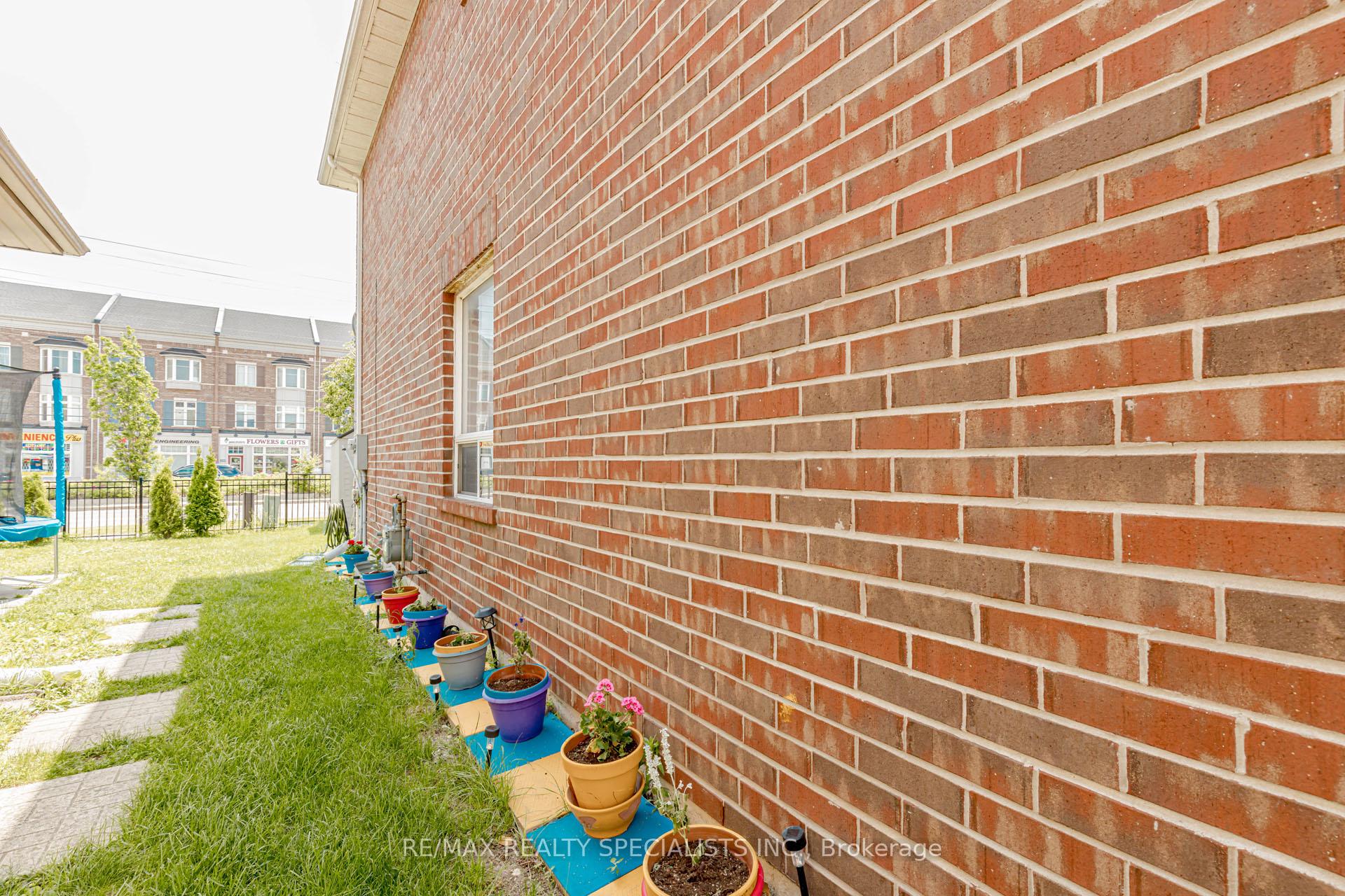 Photo 29 of 1242 Mowat Lane, Milton, Dempsey — HOMEH