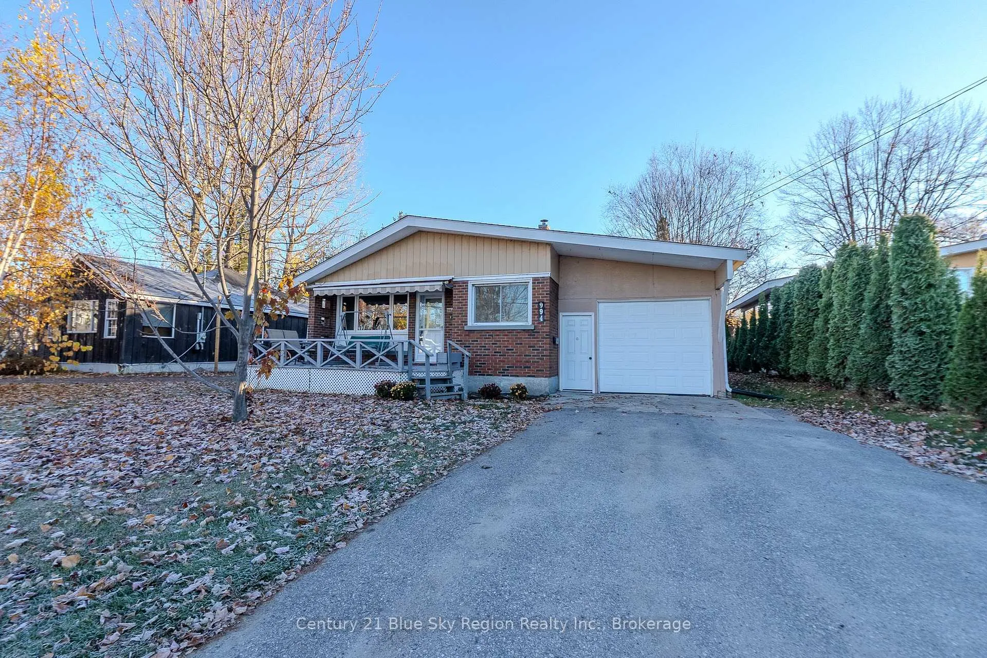 Front of 994 Premier Road