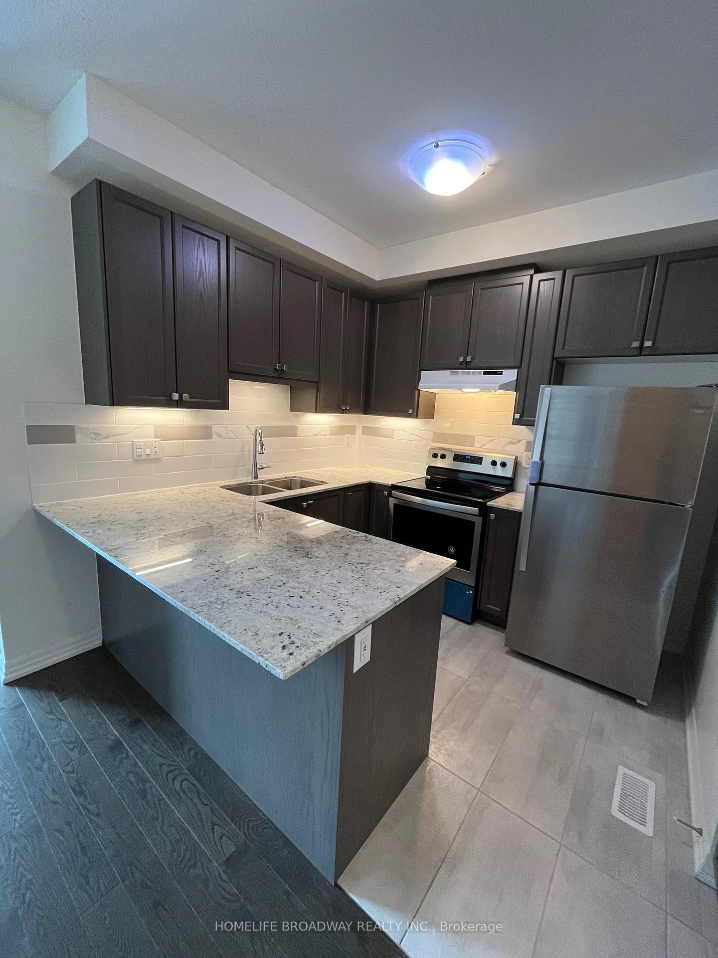 Photo 4 of 53 Vantage Loop, Newmarket, Woodland Hill — HOMEH