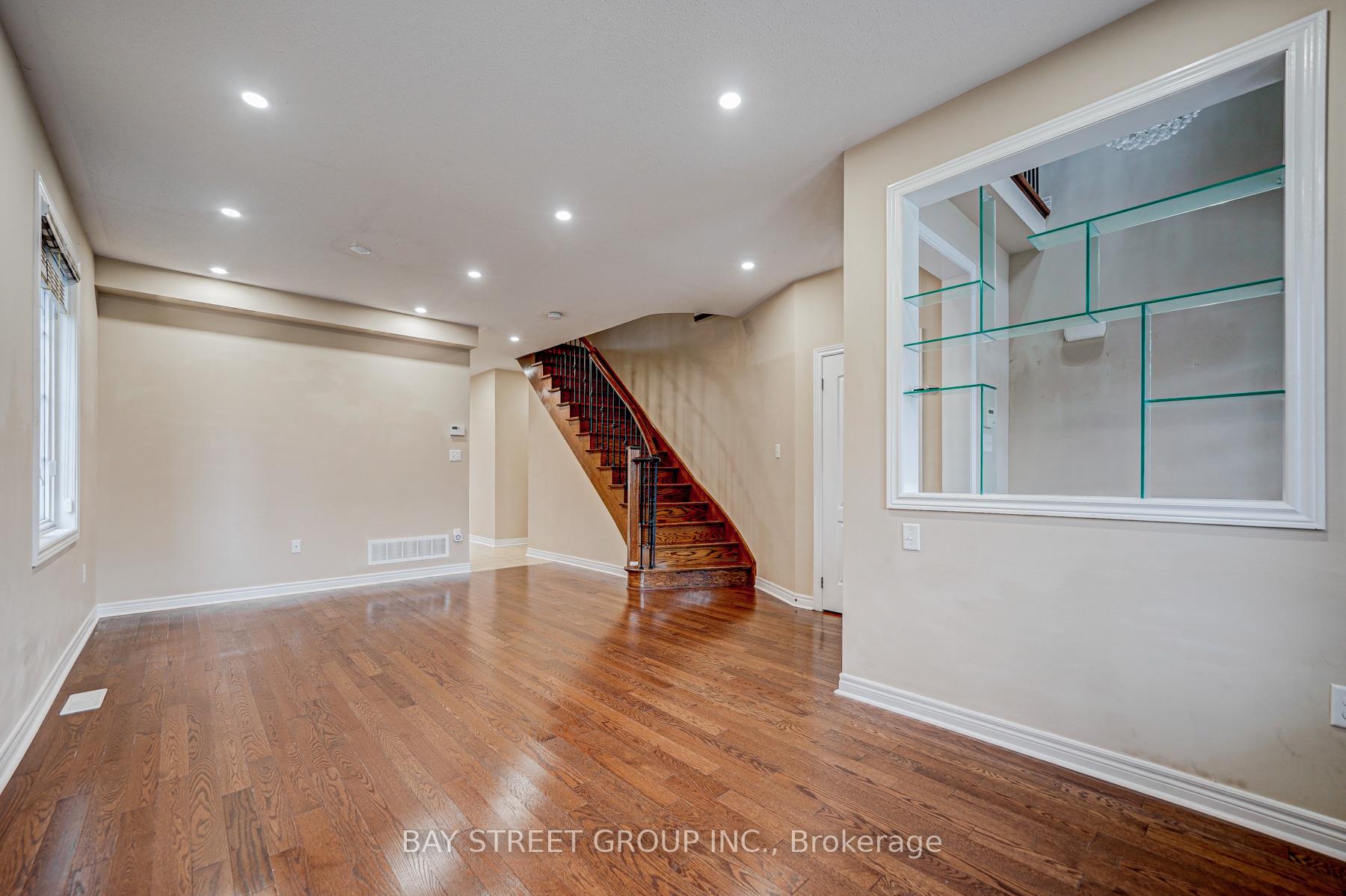 Photo 4 of Unit (Upper), 33 Jeffrey Nihda Crescent, Markham, Greensborough — HOMEH