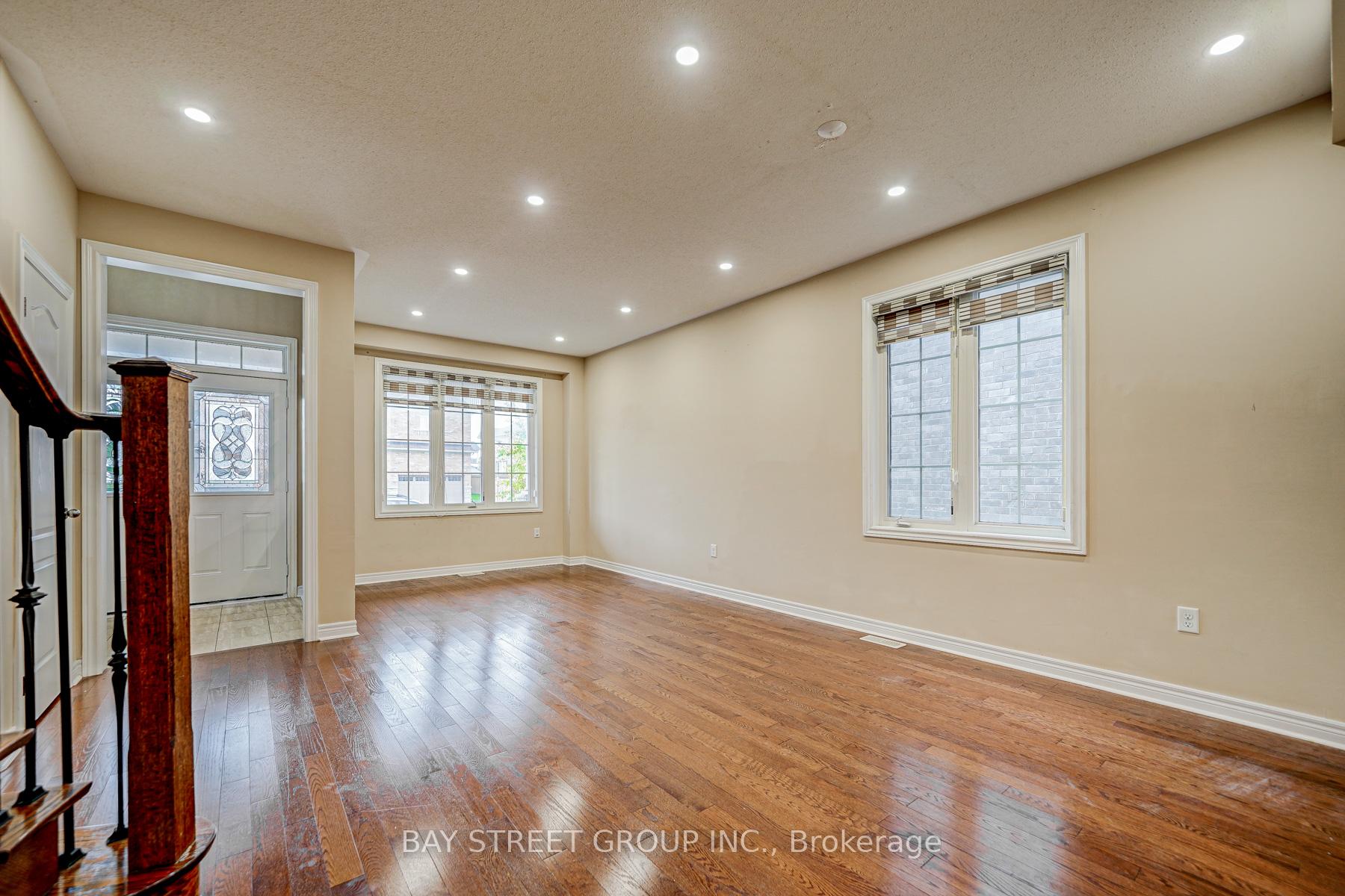 Photo 6 of Unit (Upper), 33 Jeffrey Nihda Crescent, Markham, Greensborough — HOMEH