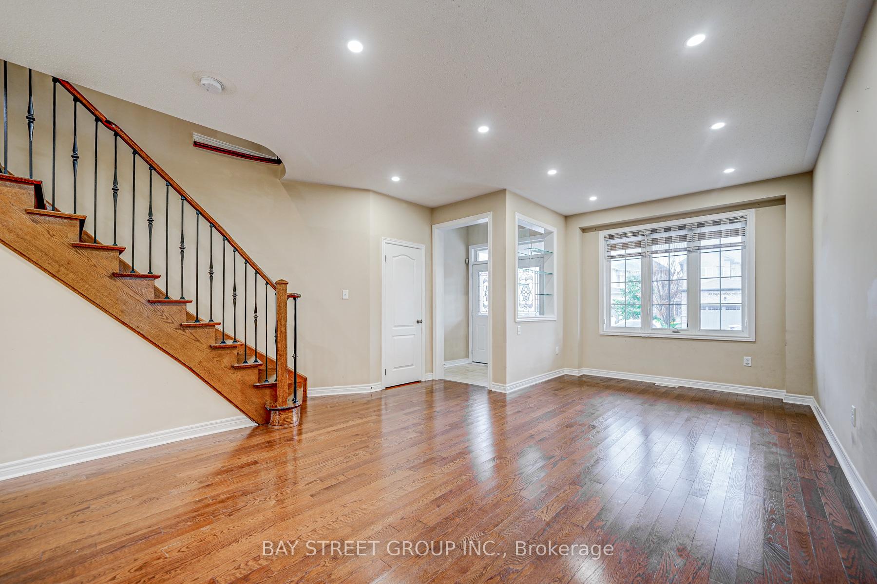 Photo 7 of Unit (Upper), 33 Jeffrey Nihda Crescent, Markham, Greensborough — HOMEH