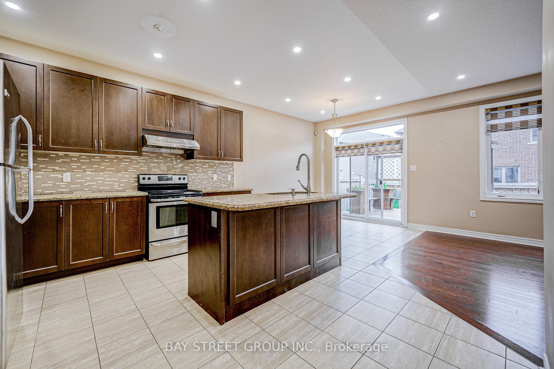 Photo 11 of Unit (Upper), 33 Jeffrey Nihda Crescent, Markham, Greensborough — HOMEH
