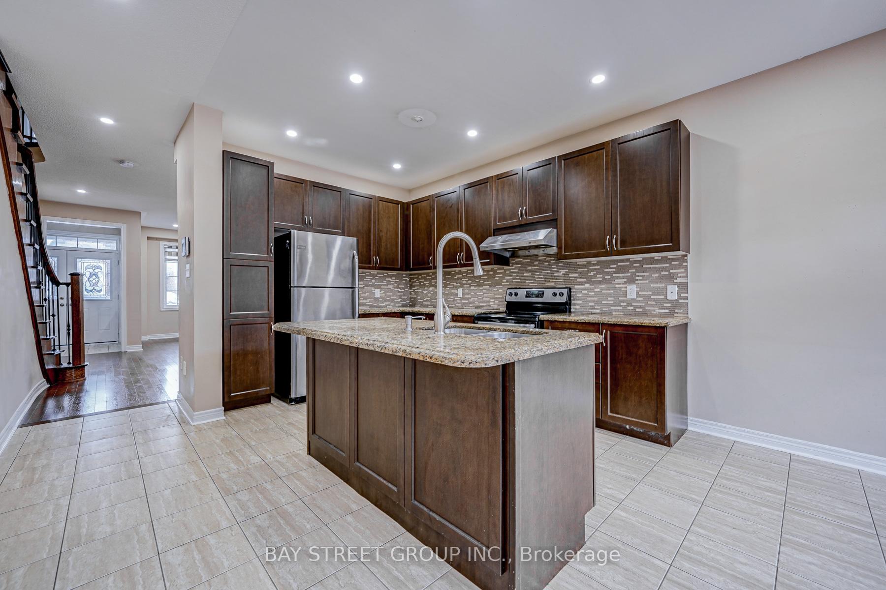Photo 12 of Unit (Upper), 33 Jeffrey Nihda Crescent, Markham, Greensborough — HOMEH