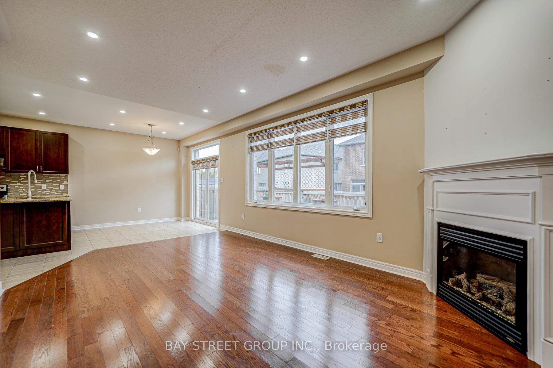 Photo 18 of Unit (Upper), 33 Jeffrey Nihda Crescent, Markham, Greensborough — HOMEH