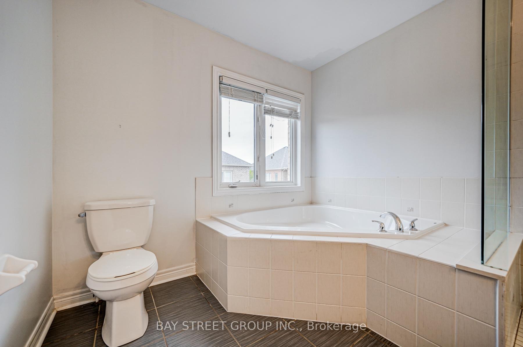 Photo 25 of Unit (Upper), 33 Jeffrey Nihda Crescent, Markham, Greensborough — HOMEH