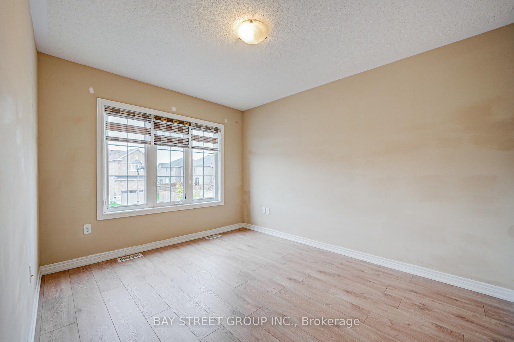 Photo 30 of Unit (Upper), 33 Jeffrey Nihda Crescent, Markham, Greensborough — HOMEH