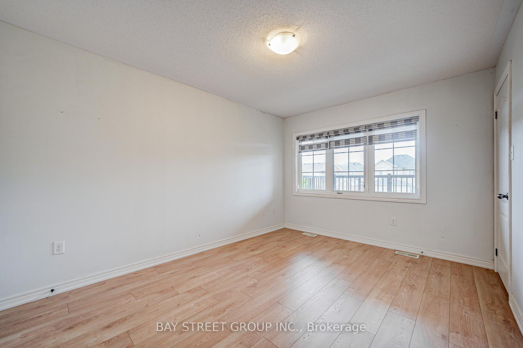 Photo 32 of Unit (Upper), 33 Jeffrey Nihda Crescent, Markham, Greensborough — HOMEH