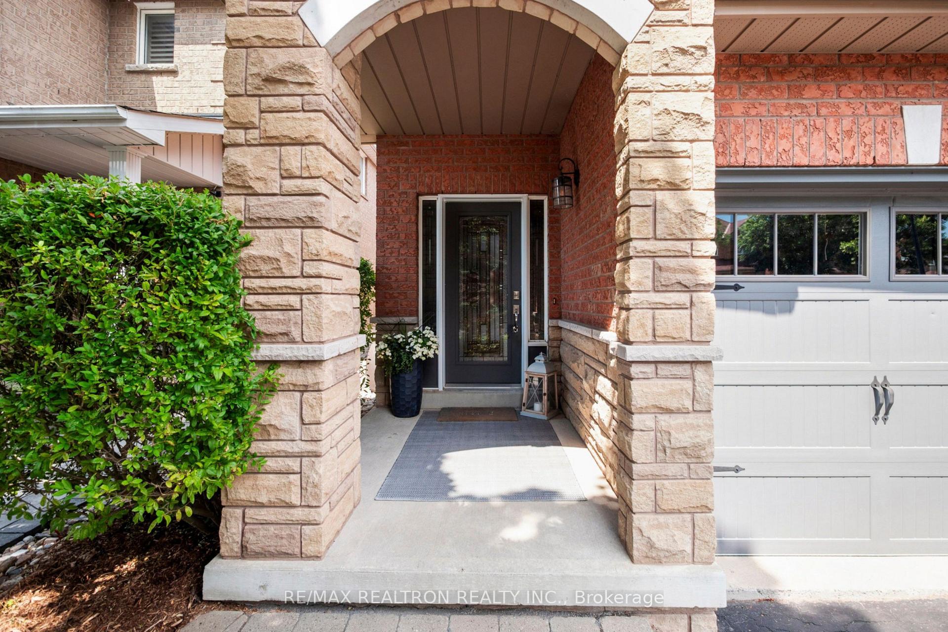 Photo 6 of 514 Menczel Crescent, Newmarket, Summerhill Estates — HOMEH