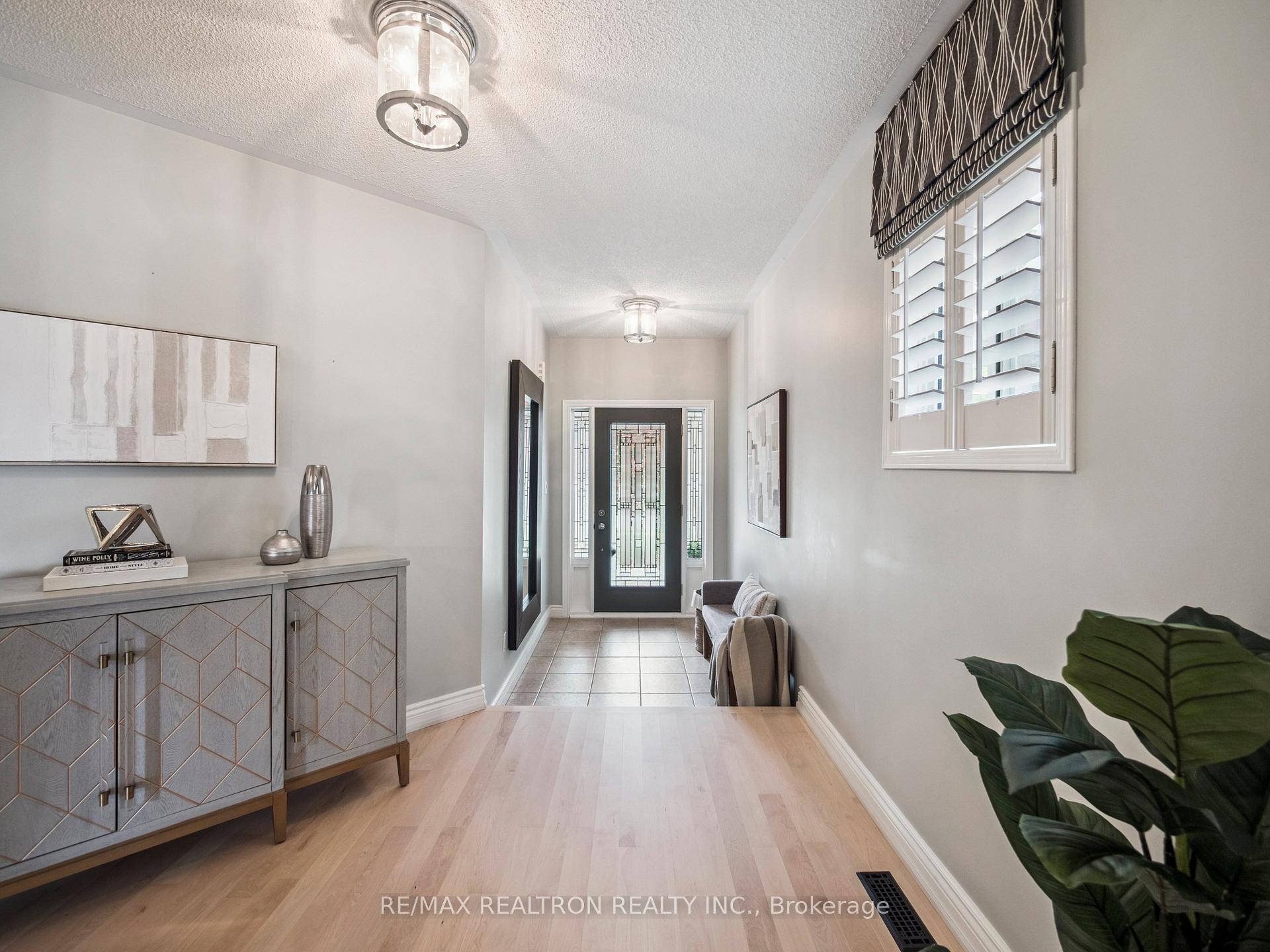 Photo 9 of 514 Menczel Crescent, Newmarket, Summerhill Estates — HOMEH