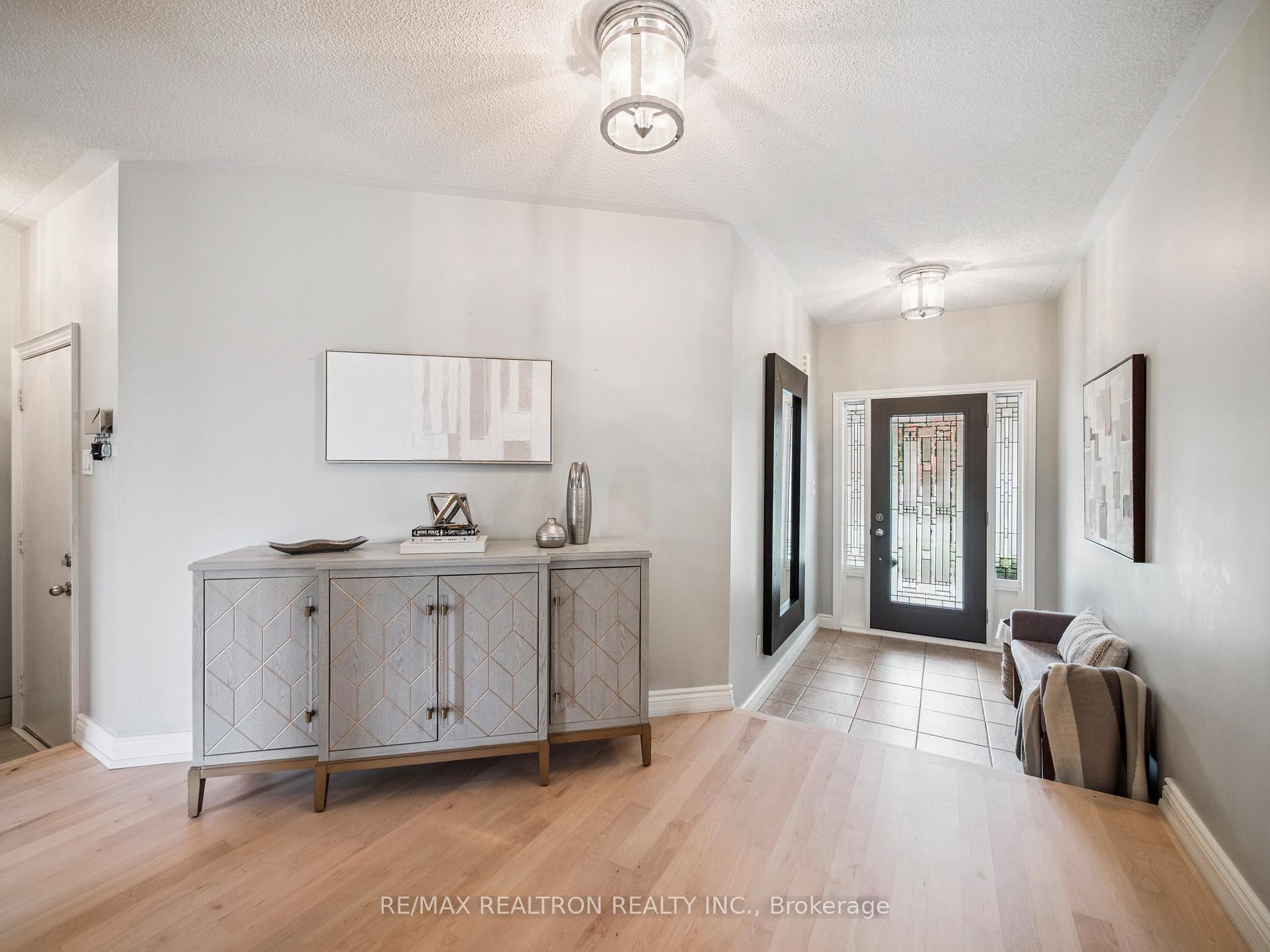 Photo 10 of 514 Menczel Crescent, Newmarket, Summerhill Estates — HOMEH