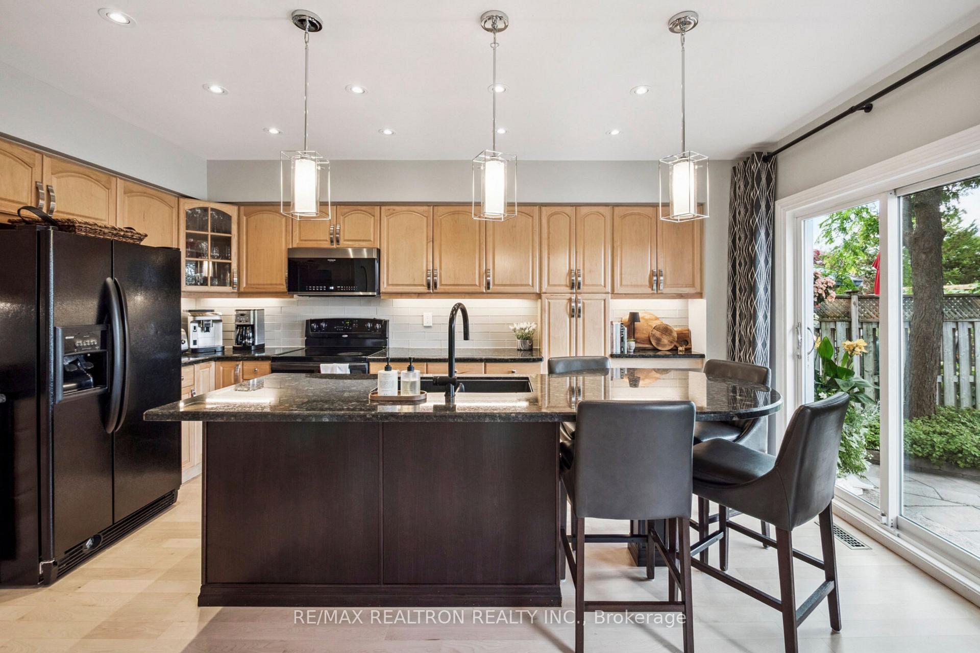 Photo 15 of 514 Menczel Crescent, Newmarket, Summerhill Estates — HOMEH