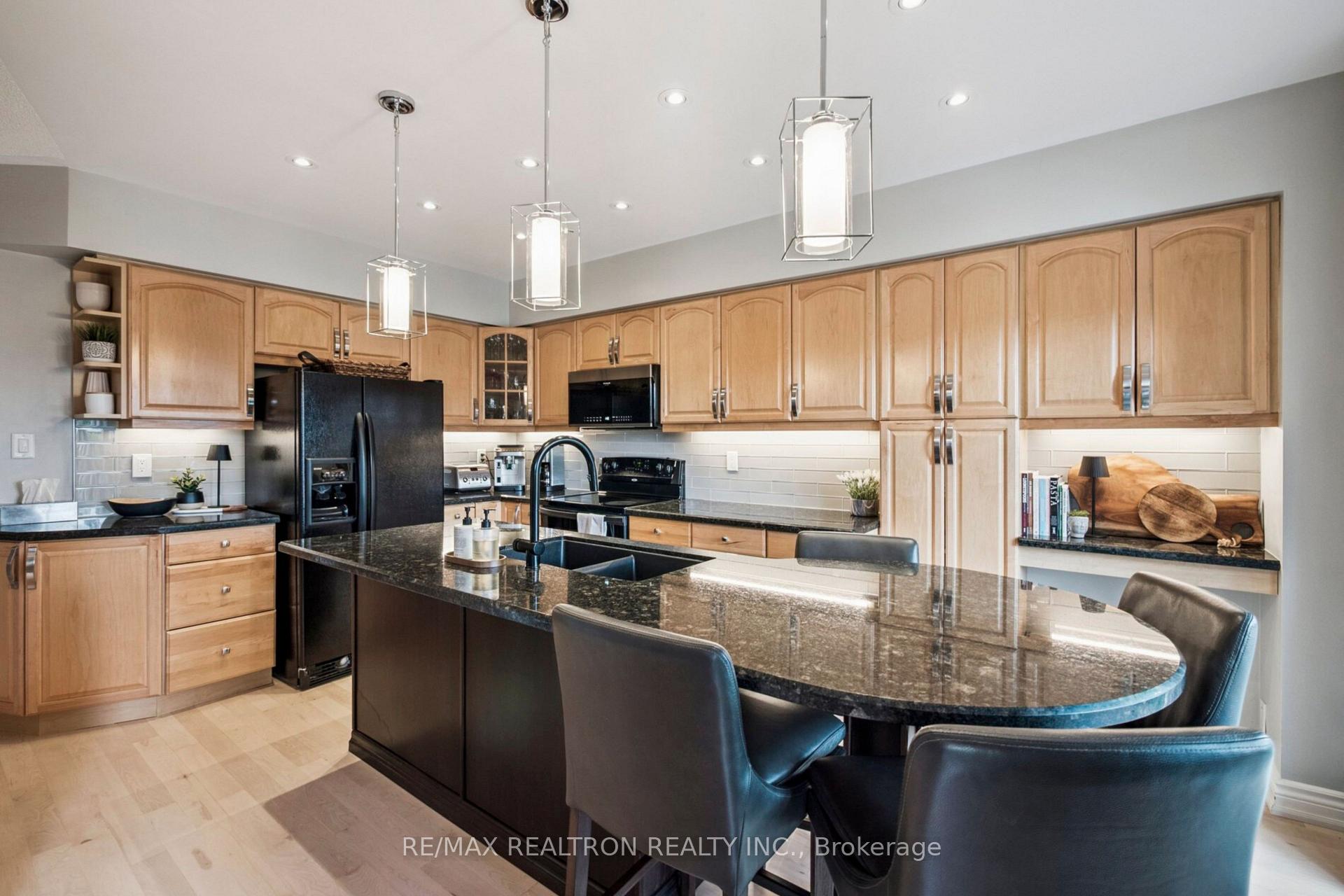 Photo 16 of 514 Menczel Crescent, Newmarket, Summerhill Estates — HOMEH