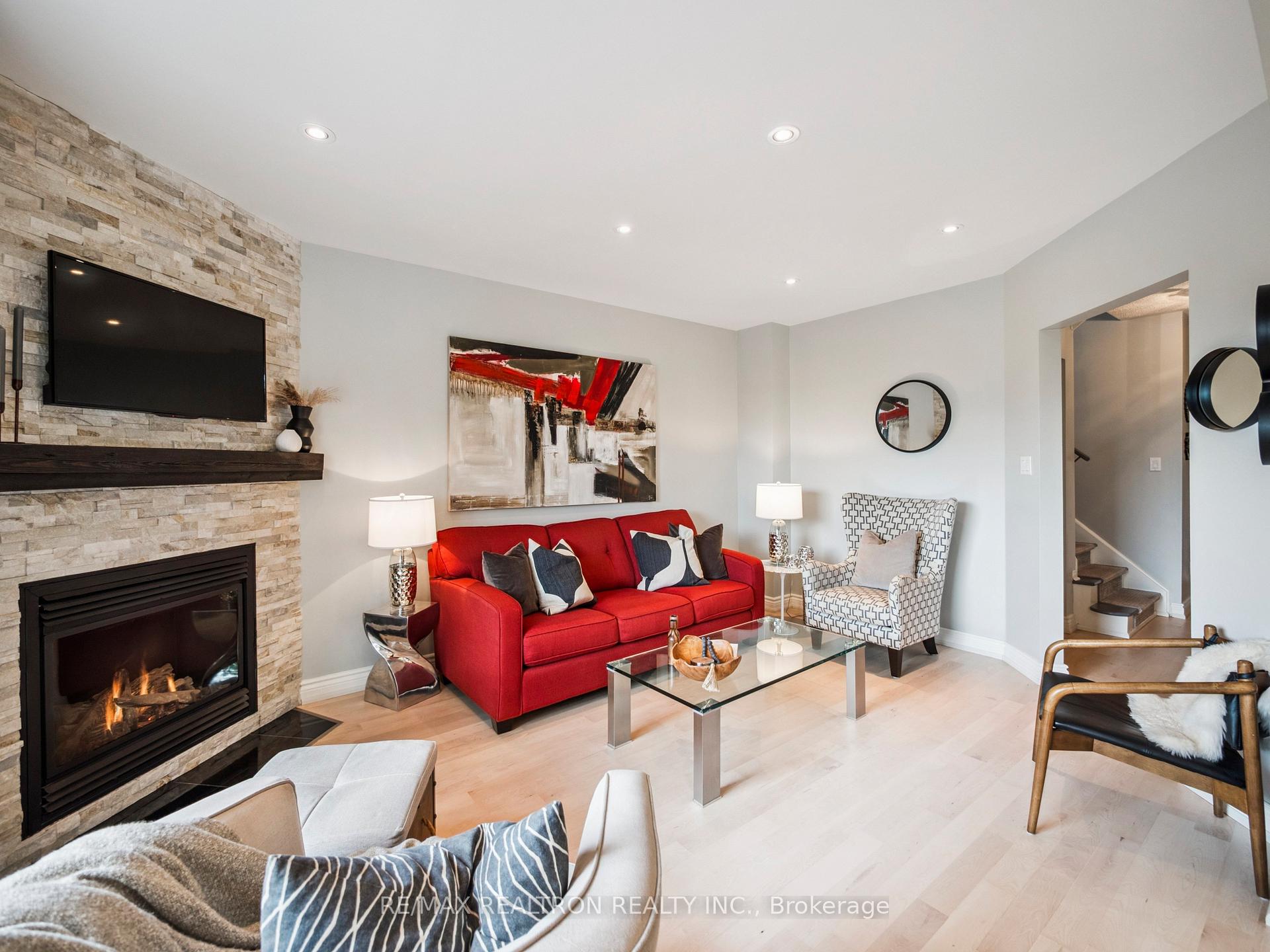 Photo 18 of 514 Menczel Crescent, Newmarket, Summerhill Estates — HOMEH
