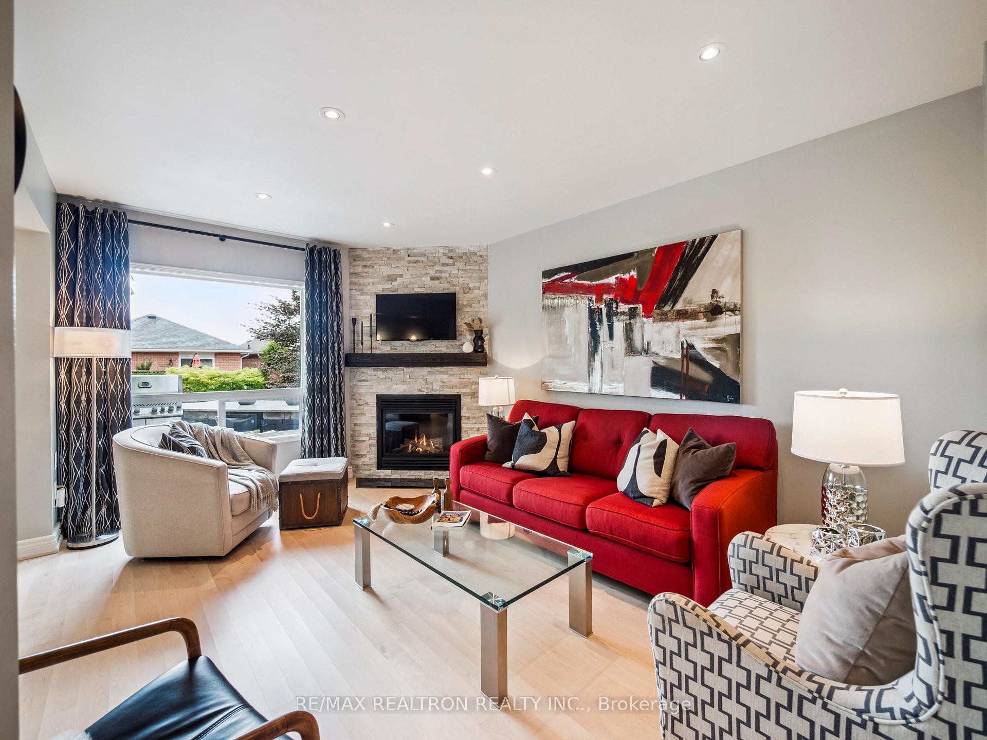 Photo 19 of 514 Menczel Crescent, Newmarket, Summerhill Estates — HOMEH