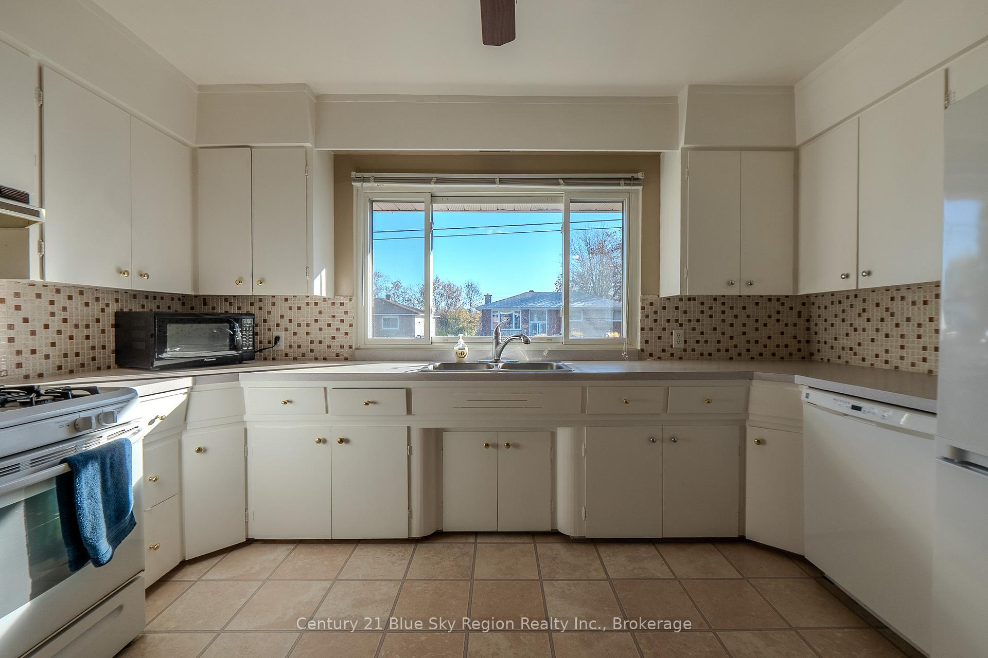 Photo 9 of 141 Duke Street W, North Bay, Central — HOMEH