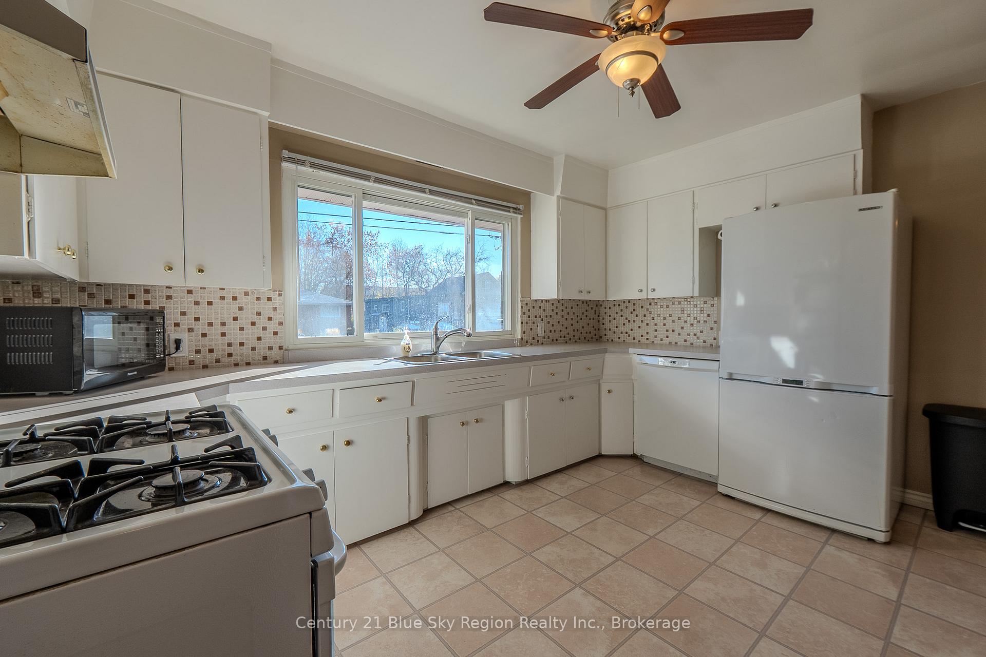 Photo 10 of 141 Duke Street W, North Bay, Central — HOMEH