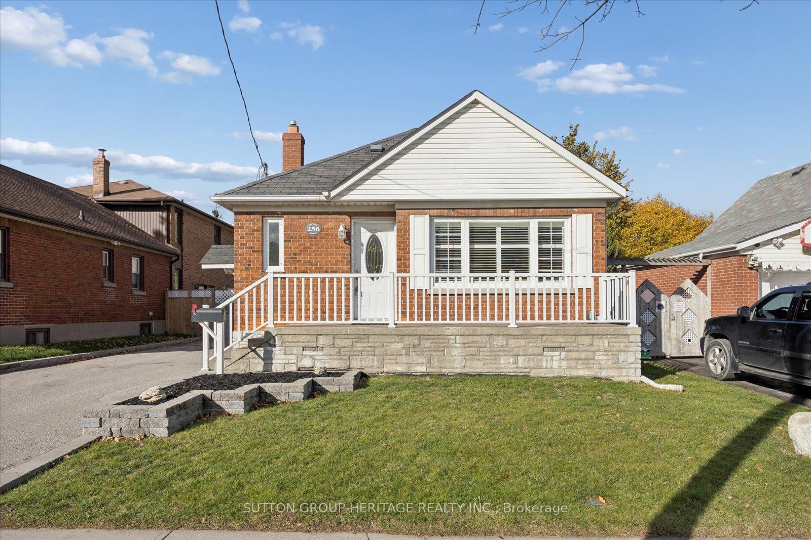Photo 2 of 256 College Avenue, Oshawa, Vanier — HOMEH