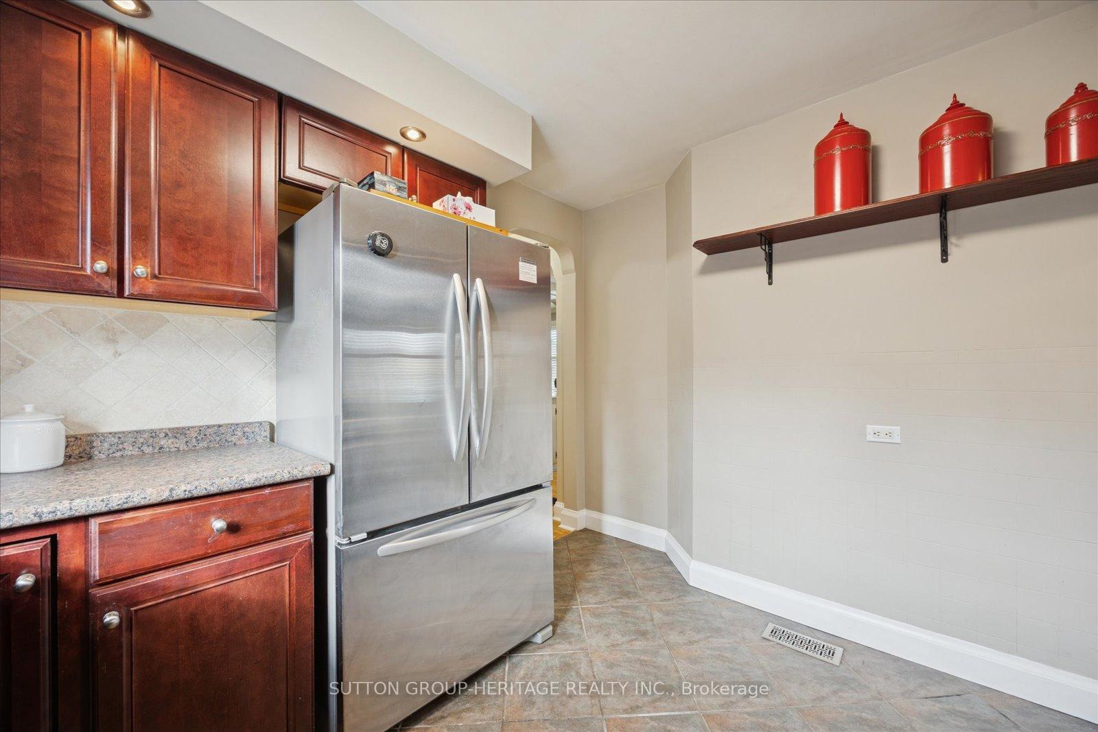 Photo 13 of 256 College Avenue, Oshawa, Vanier — HOMEH