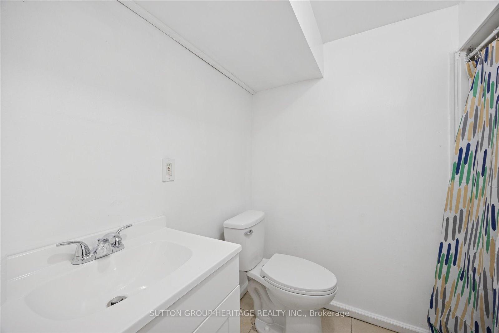 Photo 23 of 256 College Avenue, Oshawa, Vanier — HOMEH