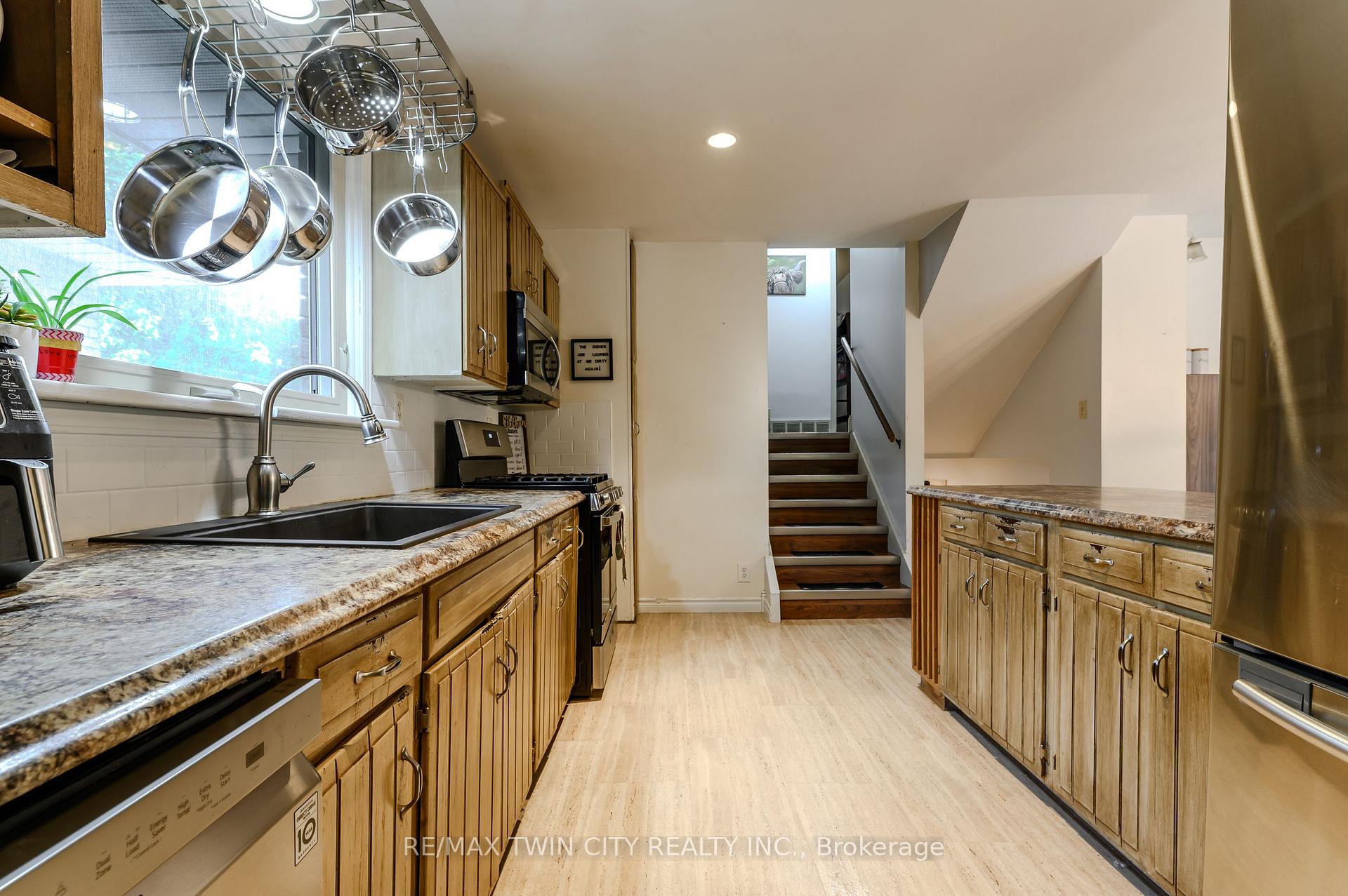 Photo 4 of 49 Thomson Road, Norfolk, Simcoe — HOMEH