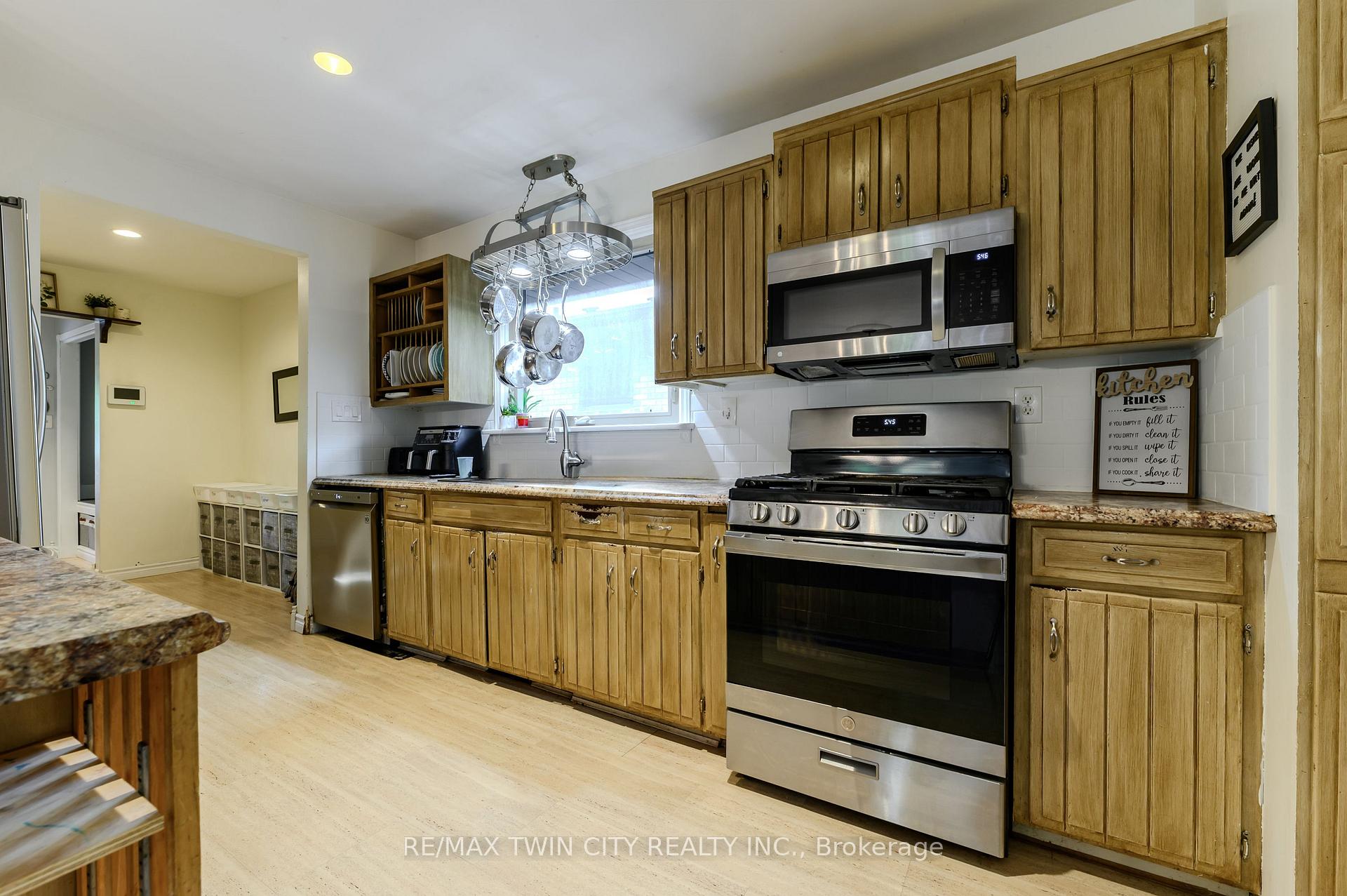 Photo 6 of 49 Thomson Road, Norfolk, Simcoe — HOMEH