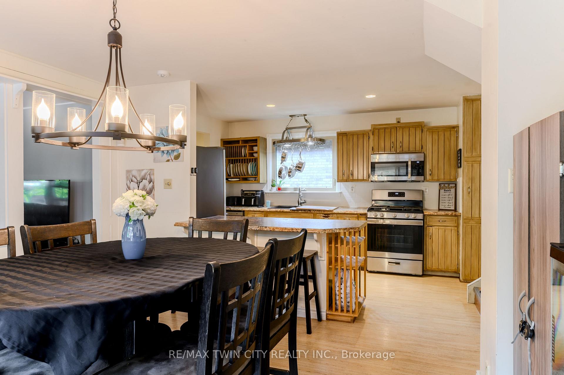 Photo 7 of 49 Thomson Road, Norfolk, Simcoe — HOMEH
