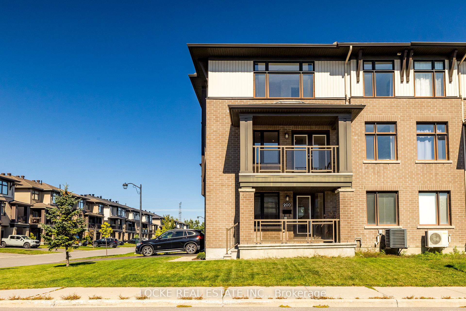 Photo 2 of 200 Dragonfly Walk, Ottawa, Mer Bleue/Bradley Estates/Anderson Park — HOMEH