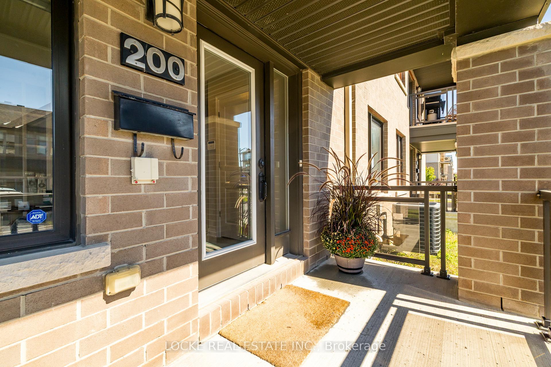 Photo 3 of 200 Dragonfly Walk, Ottawa, Mer Bleue/Bradley Estates/Anderson Park — HOMEH