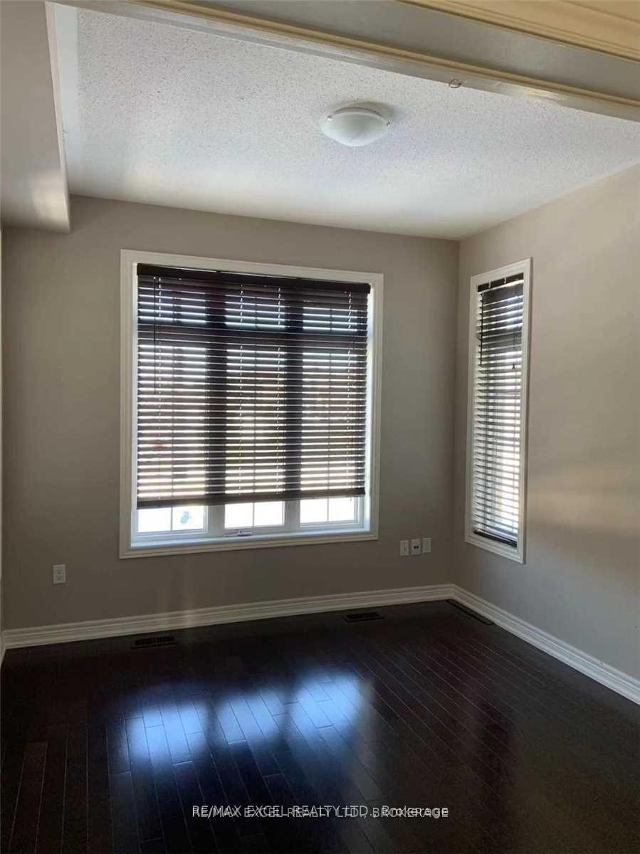 Photo 3 of 1100 Stuffles Crescent, Newmarket, Stonehaven-Wyndham — HOMEH