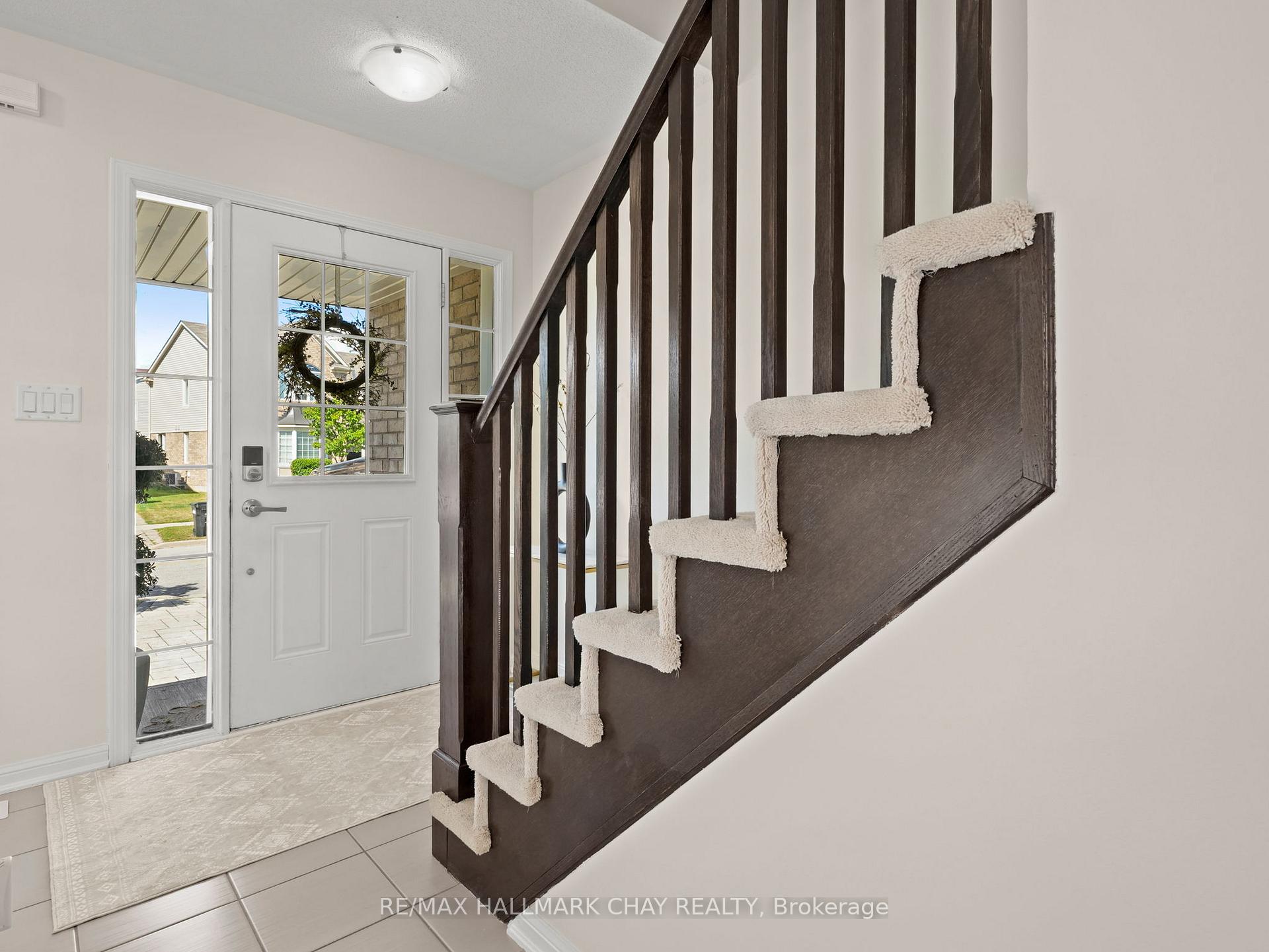 Photo 7 of 3 Mooney Trail, New Tecumseth, Alliston — HOMEH