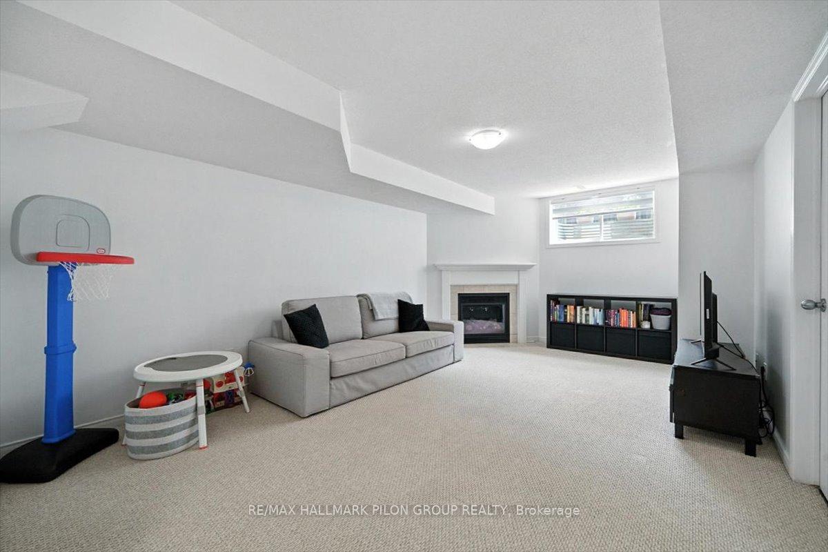 Photo 17 of 243 Cityview Crescent, Ottawa, Springridge/East Village — HOMEH