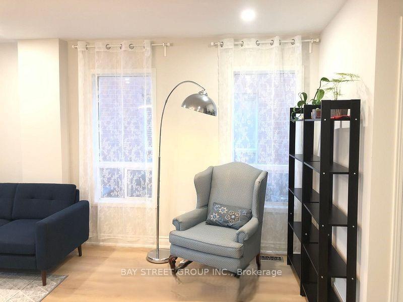 Photo 6 of 49 John Gary Drive, Markham, Village Green-South Unionville — HOMEH