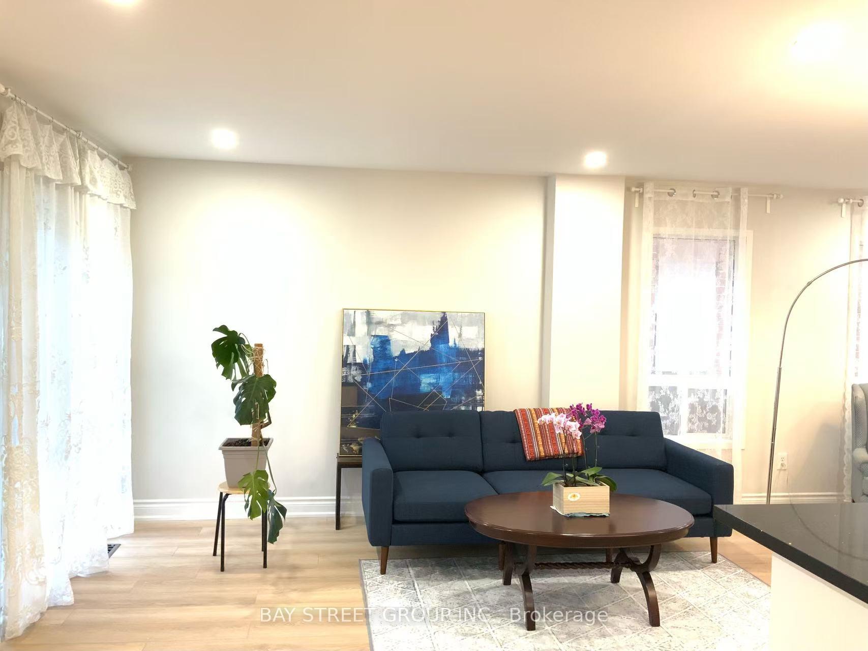 Photo 7 of 49 John Gary Drive, Markham, Village Green-South Unionville — HOMEH