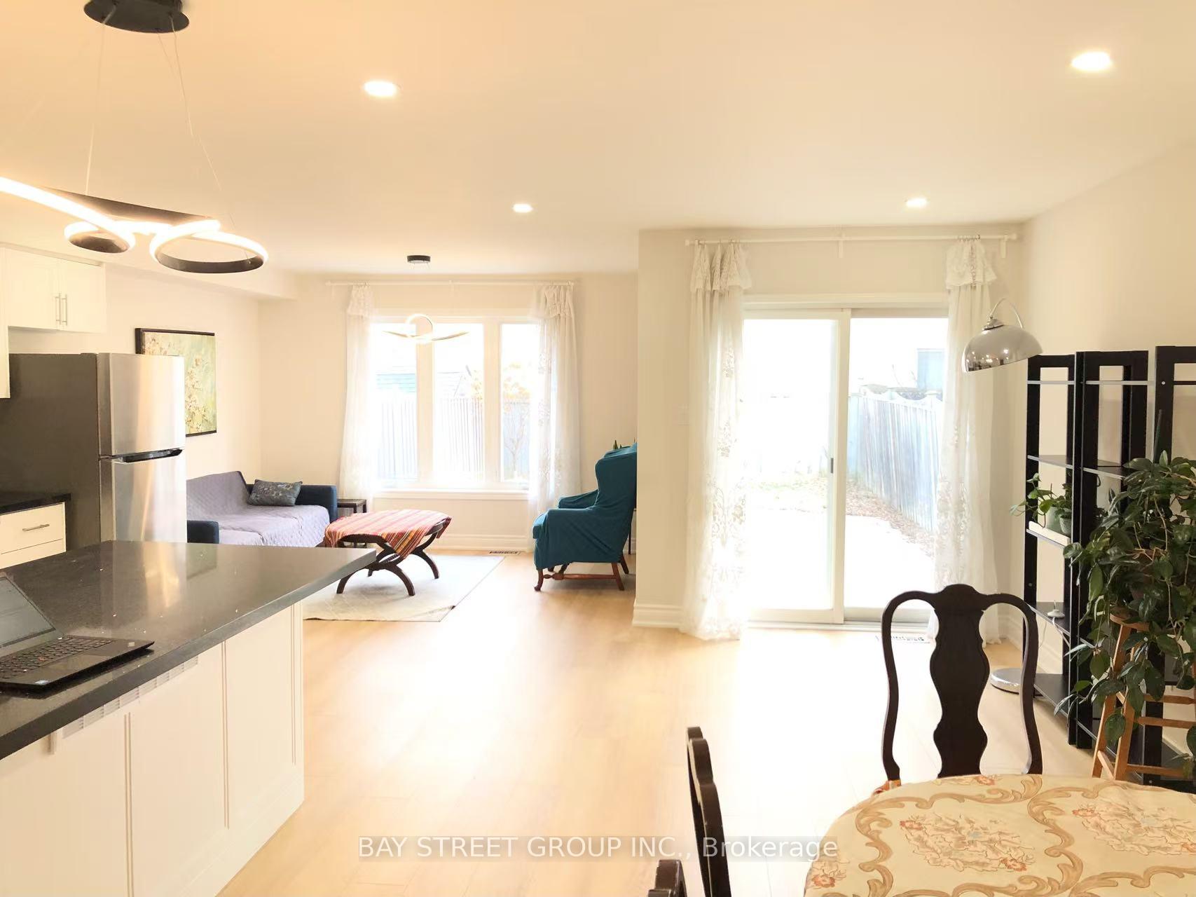 Photo 8 of 49 John Gary Drive, Markham, Village Green-South Unionville — HOMEH